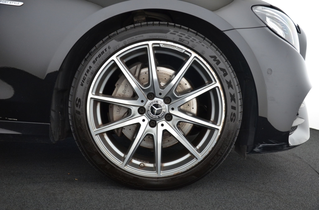 MERCEDES-BENZ E 220 d AMG Line 4Matic 9G-Tronic-image-9