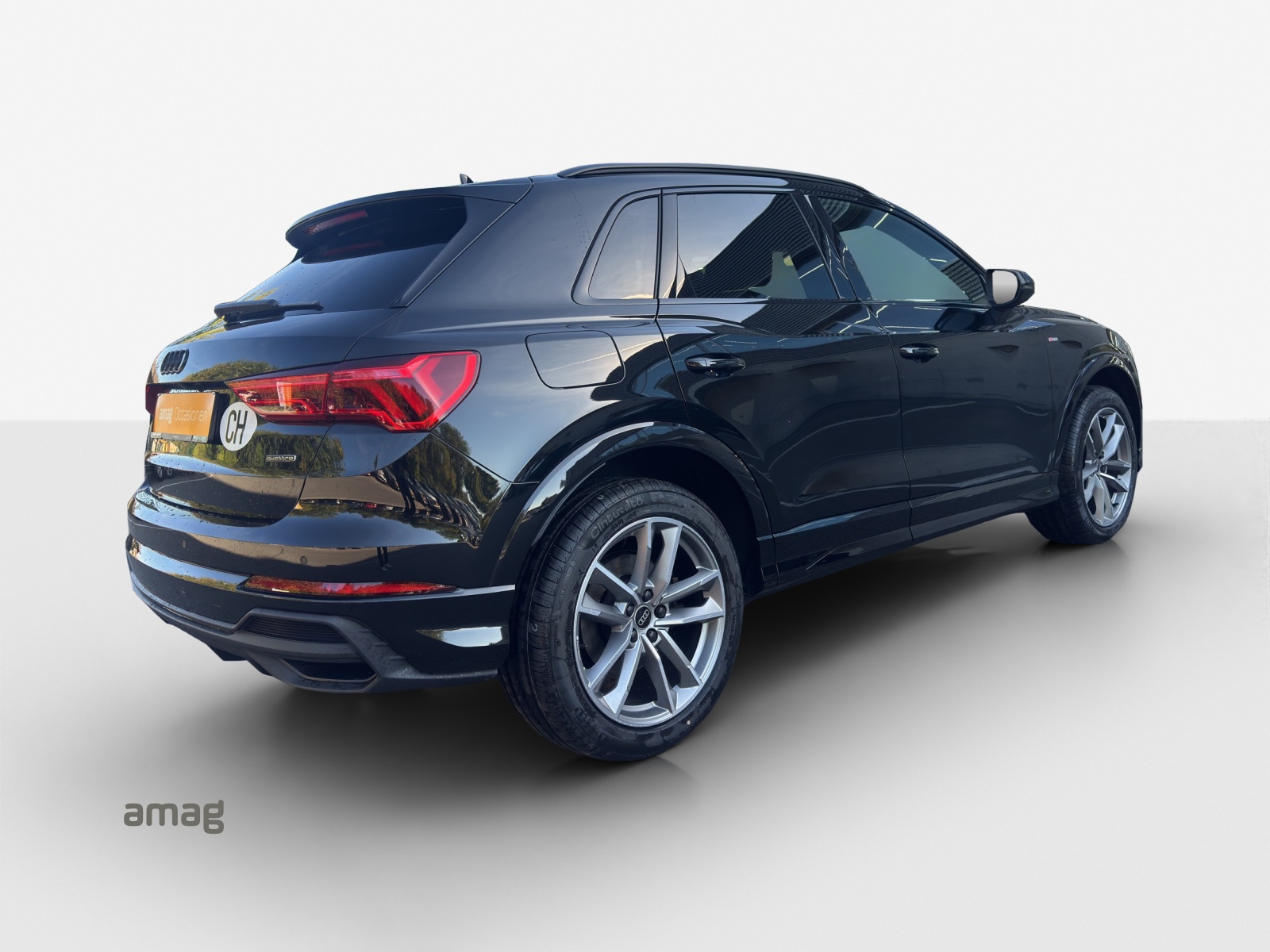 AUDI Q3 40 TDI S line quattro S-tronic-image-4