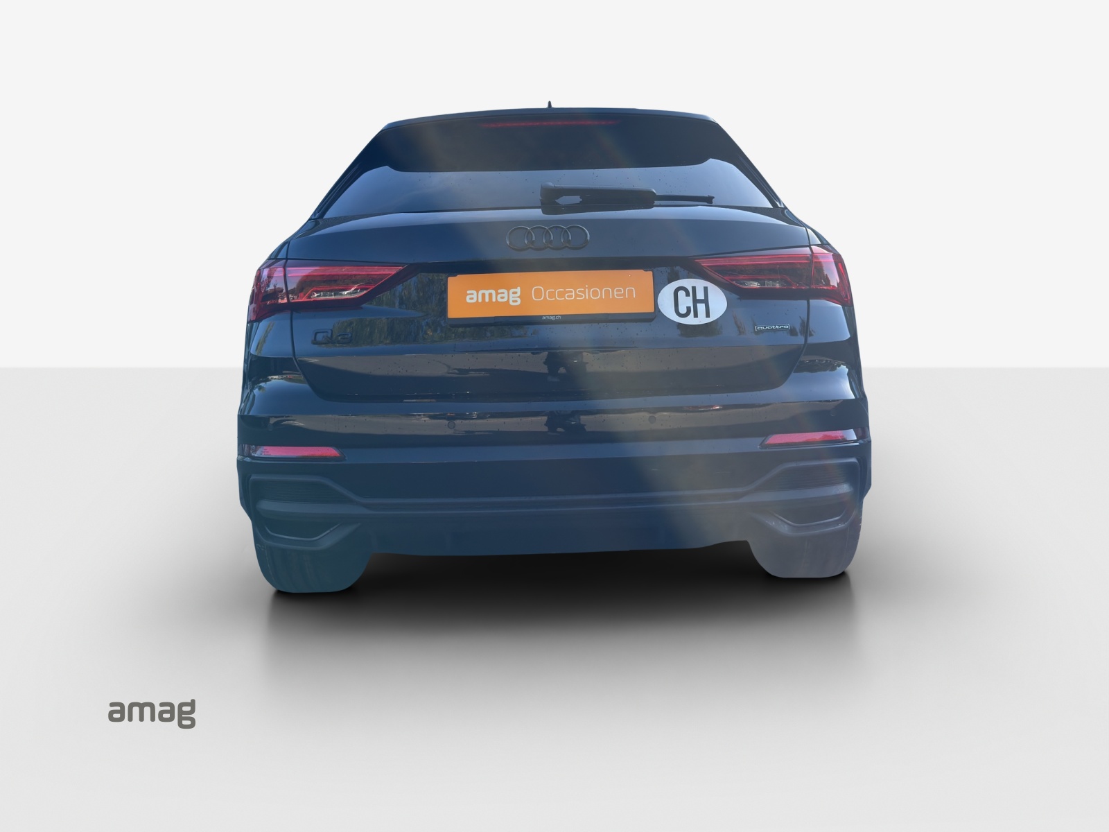 AUDI Q3 40 TDI S line quattro S-tronic-image-3