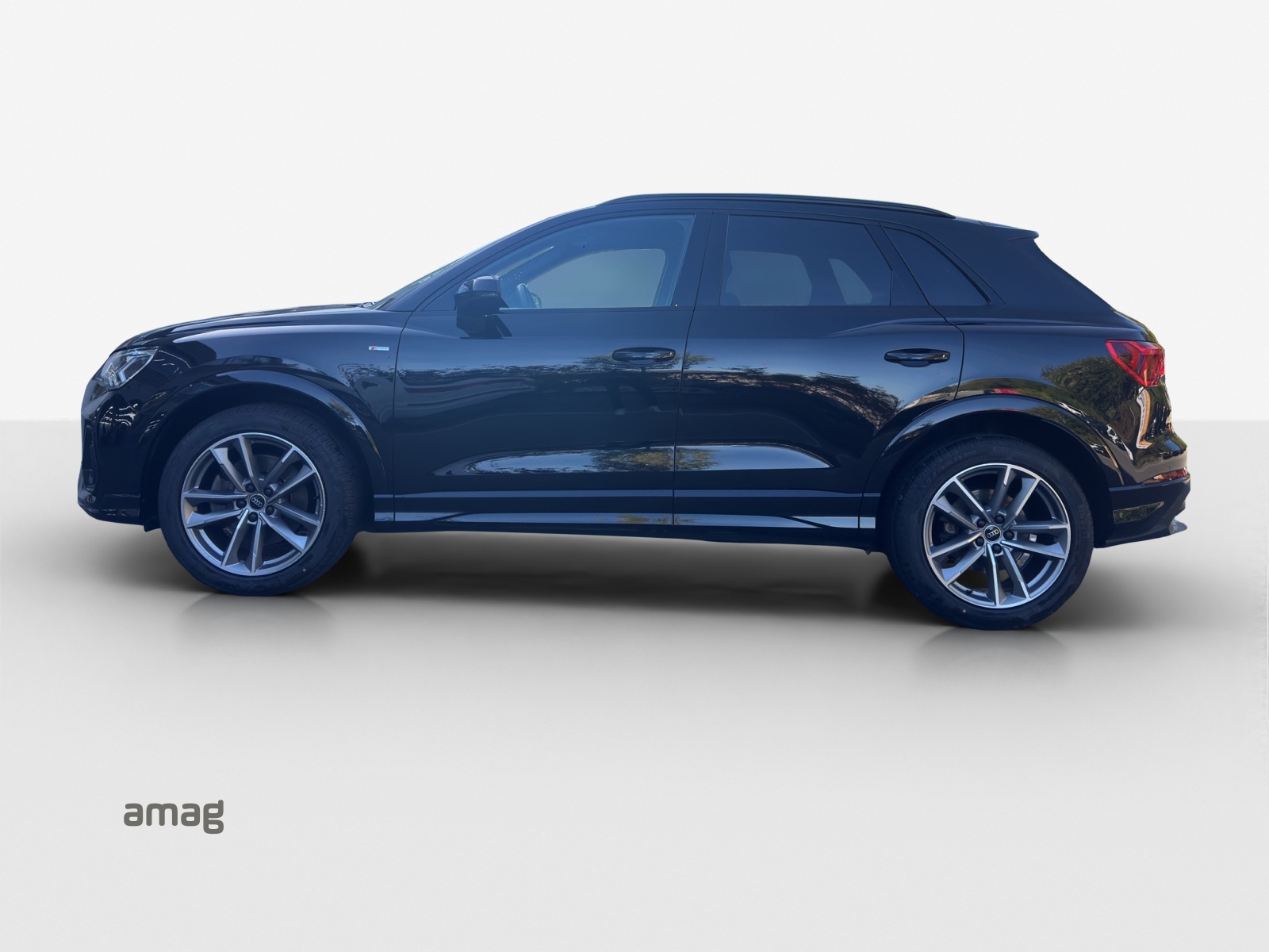AUDI Q3 40 TDI S line quattro S-tronic-image-1
