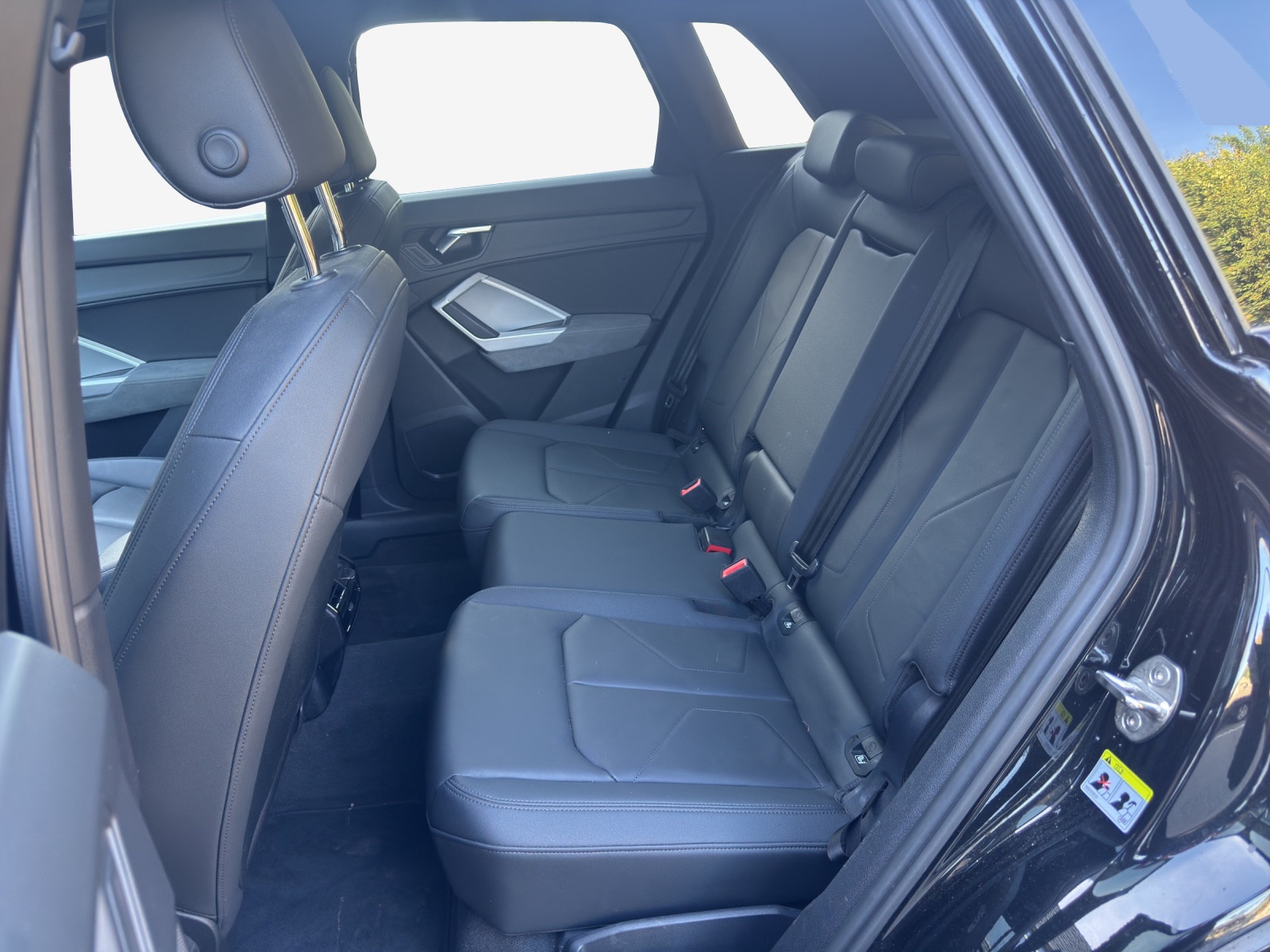 AUDI Q3 40 TDI S line quattro S-tronic-image-11