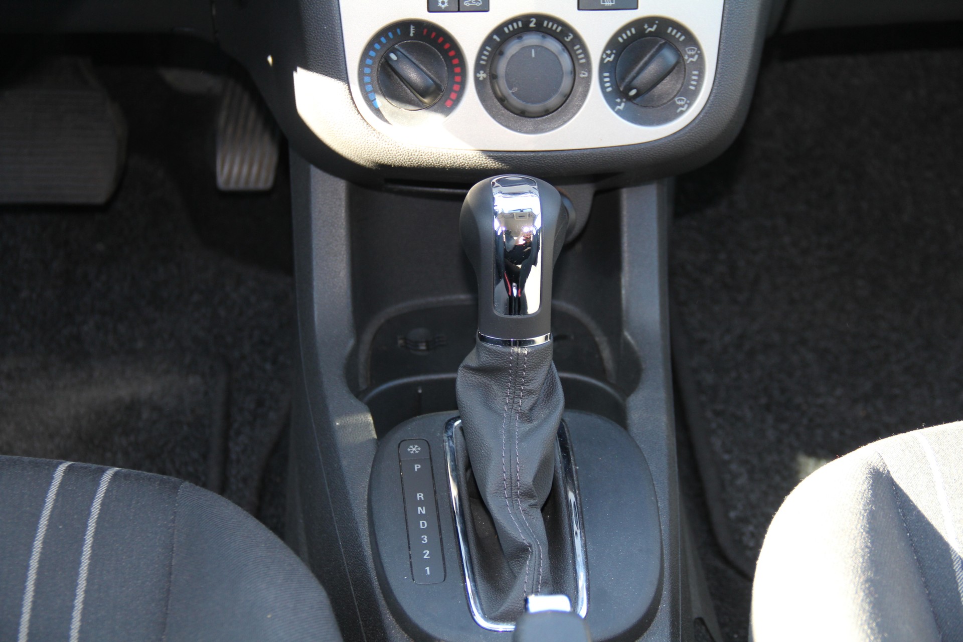 OPEL Corsa 1.4 TP Enjoy-image-7