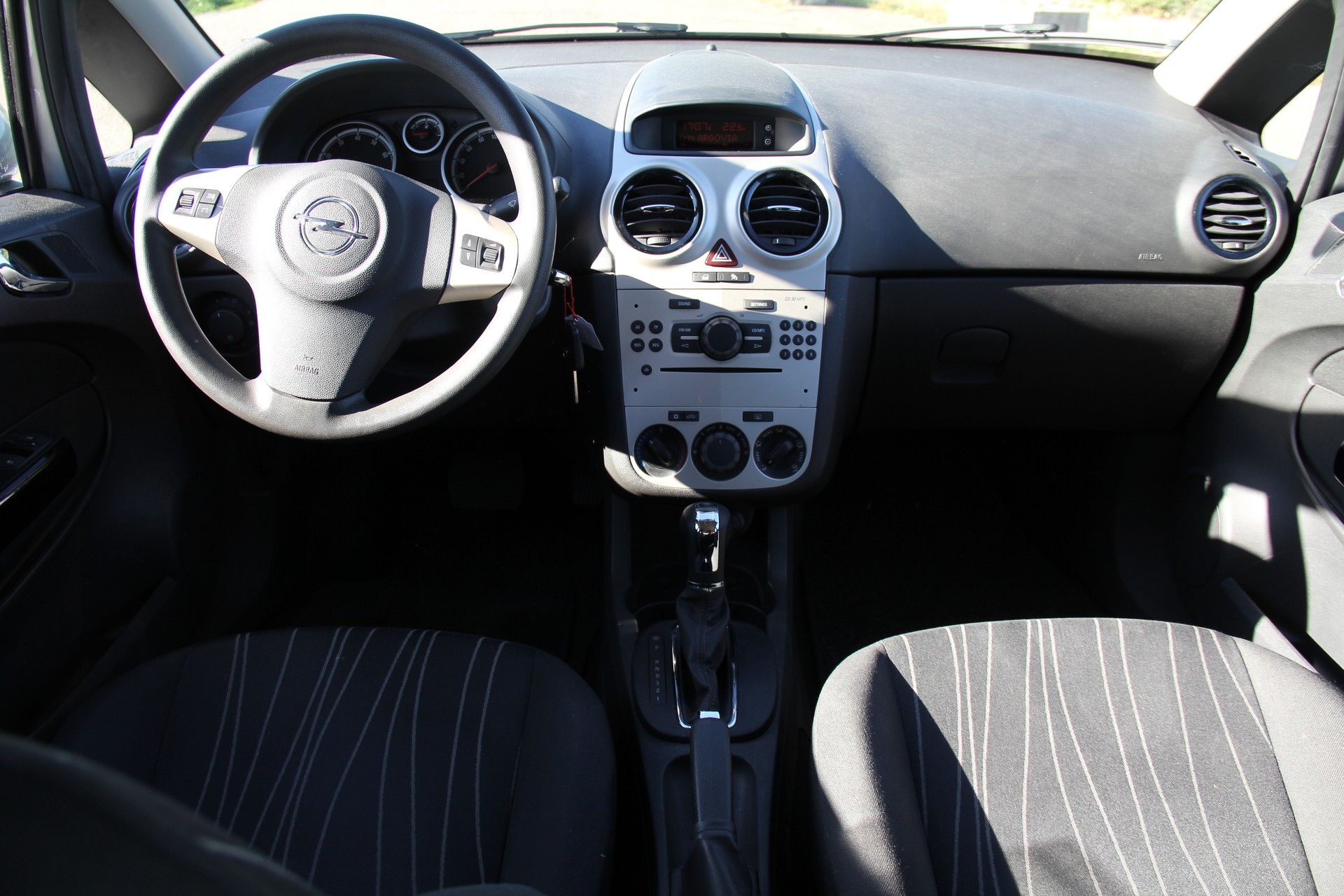 OPEL Corsa 1.4 TP Enjoy-image-9