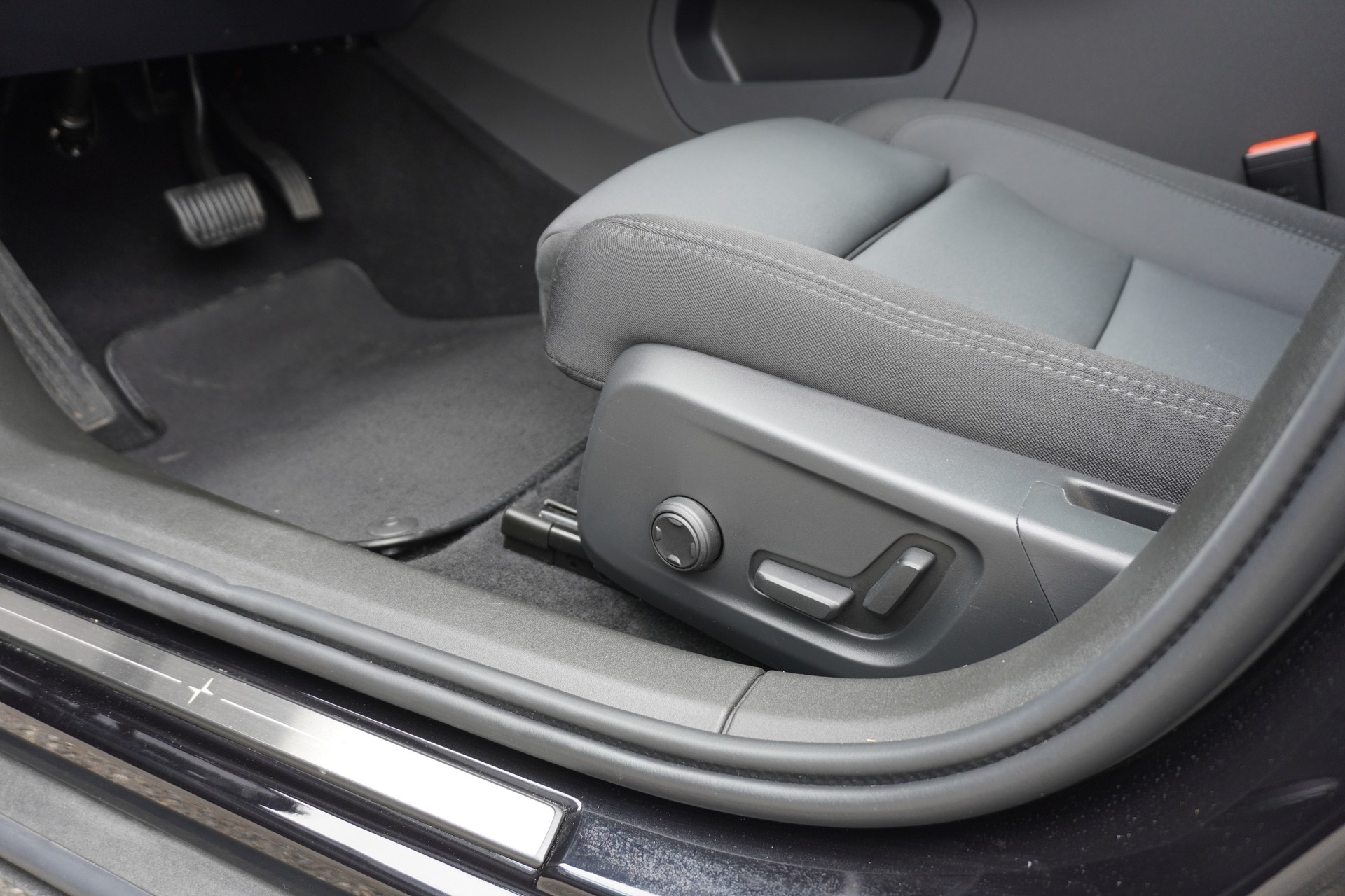 POLESTAR POLESTAR Polestar 2 Long Range Dual 82 kWh 350kW Performance Paket!!!-image-19