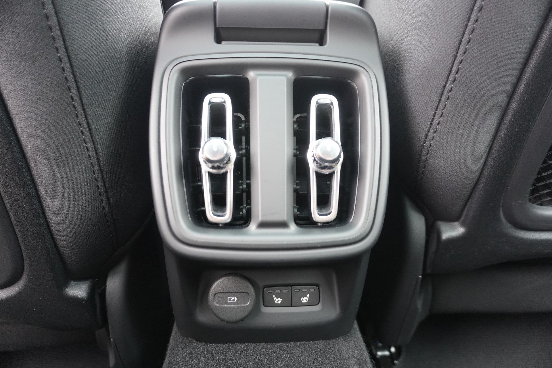POLESTAR POLESTAR Polestar 2 Long Range Dual 82 kWh 350kW Performance Paket!!!-image-15