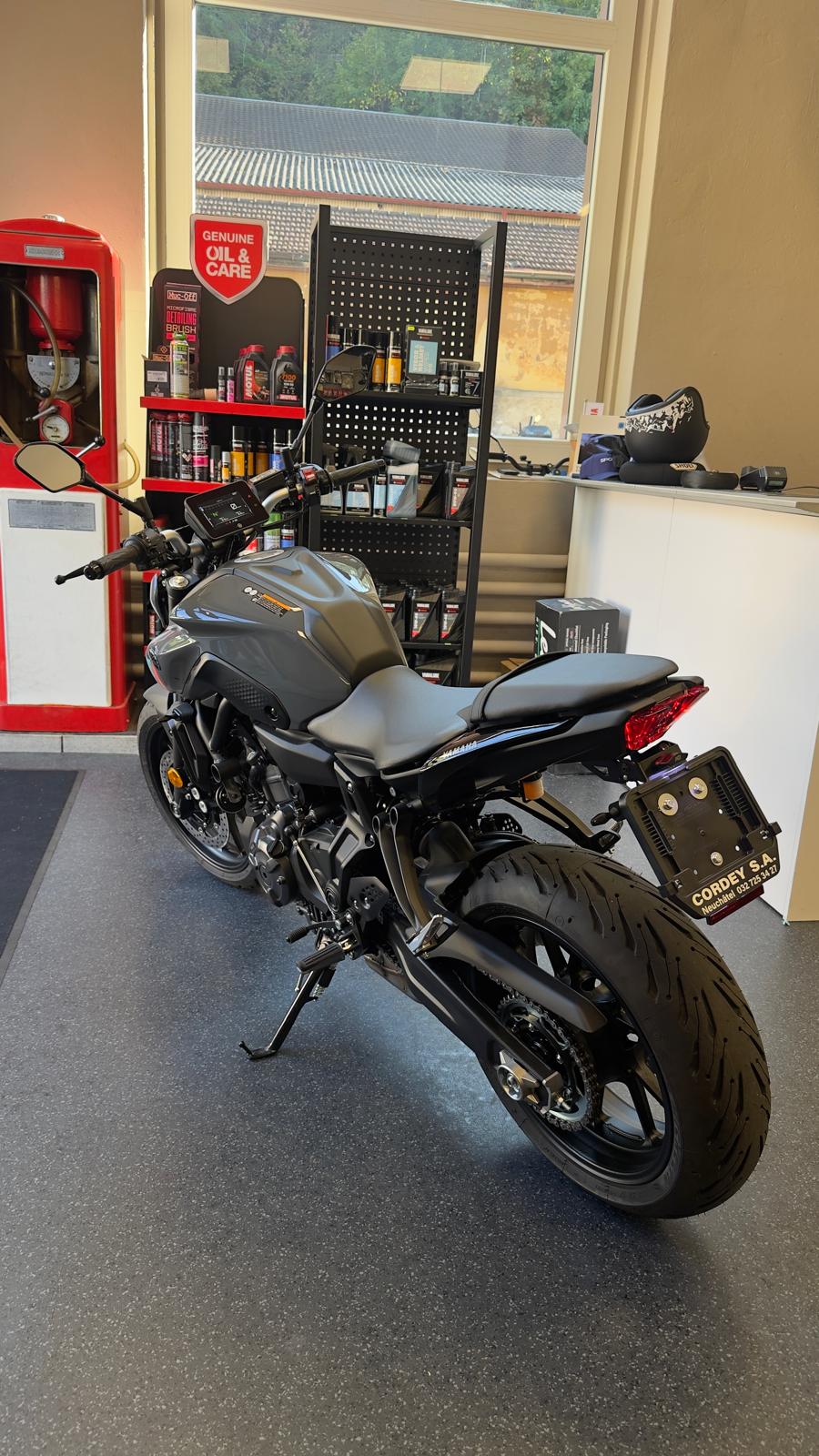 YAMAHA MT-07 (35KW) Dark Edition-showroom-element-3