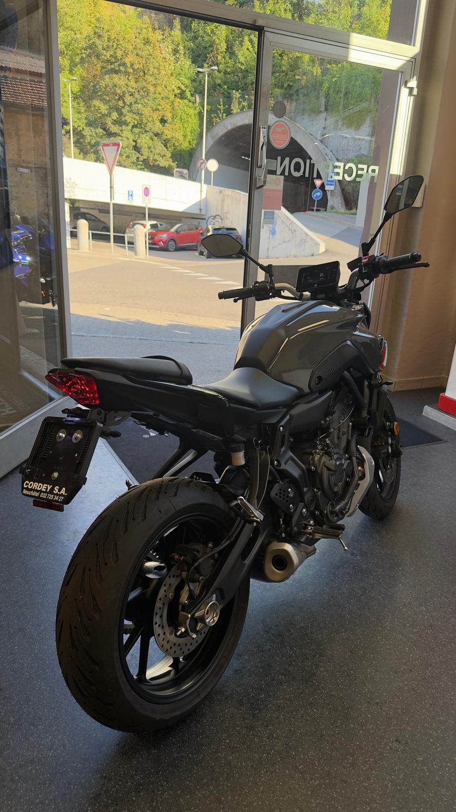 YAMAHA MT-07 (35KW) Dark Edition-showroom-element-2