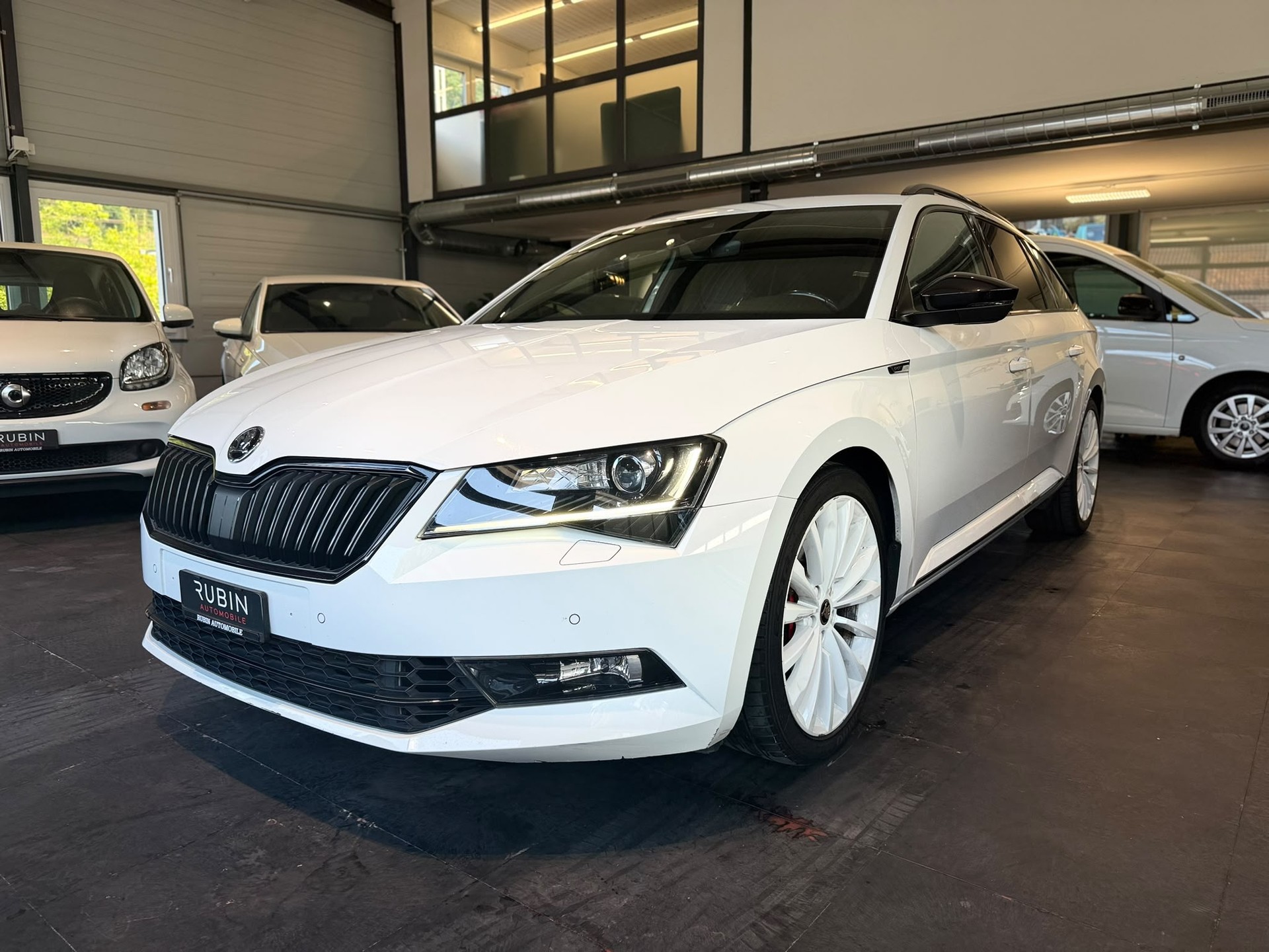 SKODA Superb Combi 2.0 TSI Ambition DSG 4x4-image-0