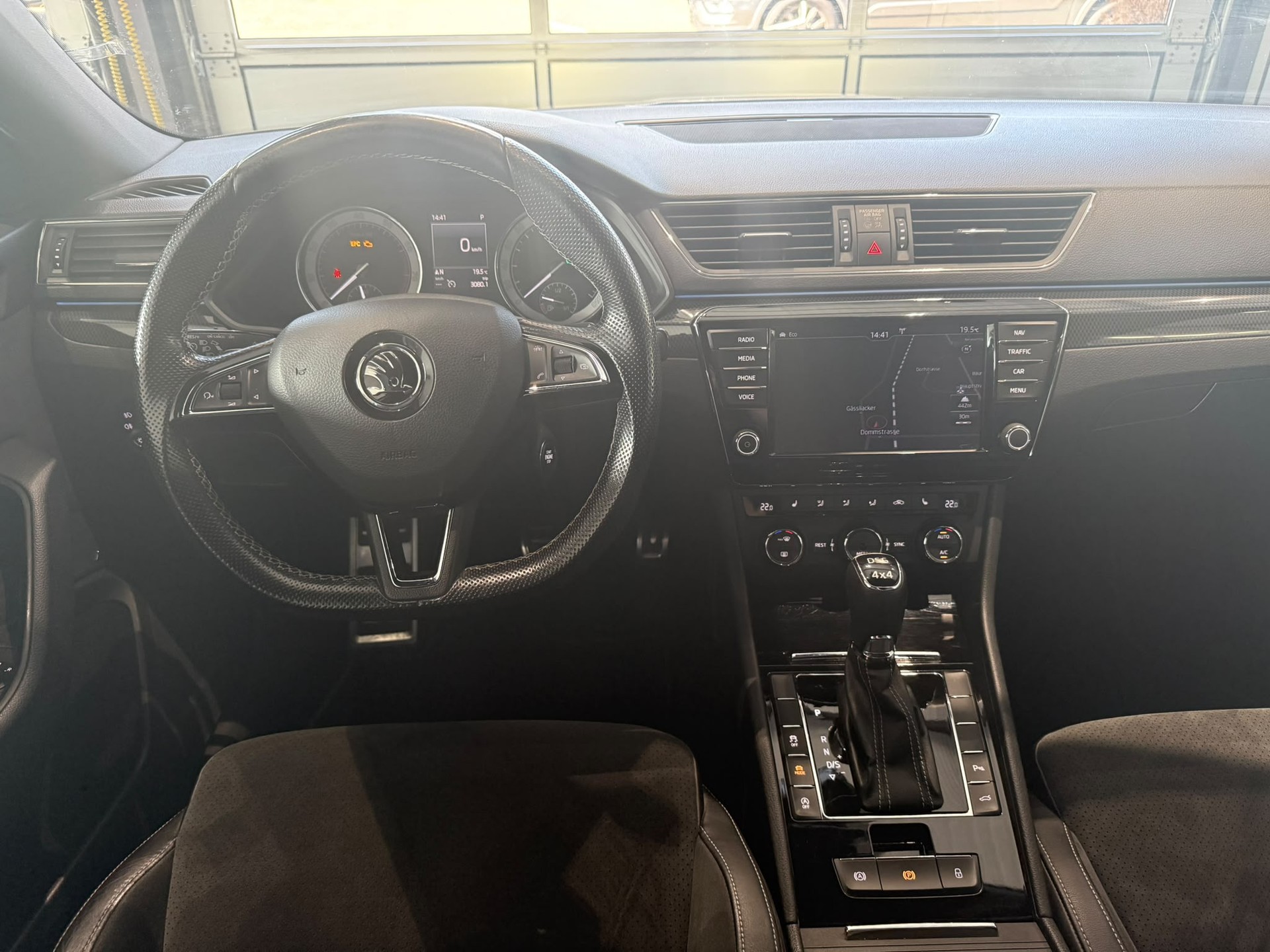 SKODA Superb Combi 2.0 TSI Ambition DSG 4x4-image-10