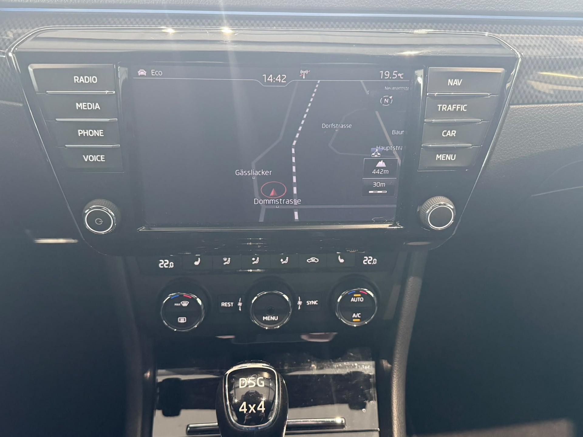 SKODA Superb Combi 2.0 TSI Ambition DSG 4x4-image-12