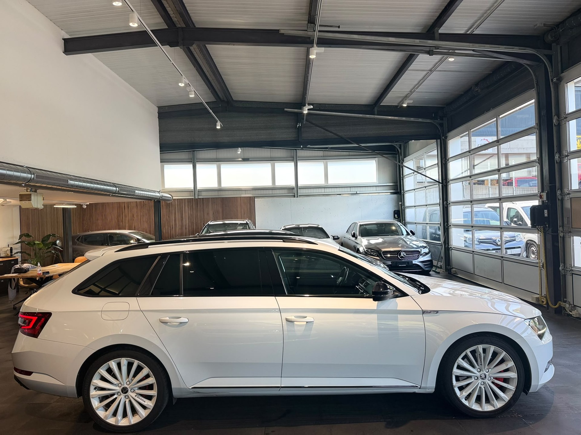 SKODA Superb Combi 2.0 TSI Ambition DSG 4x4-image-4