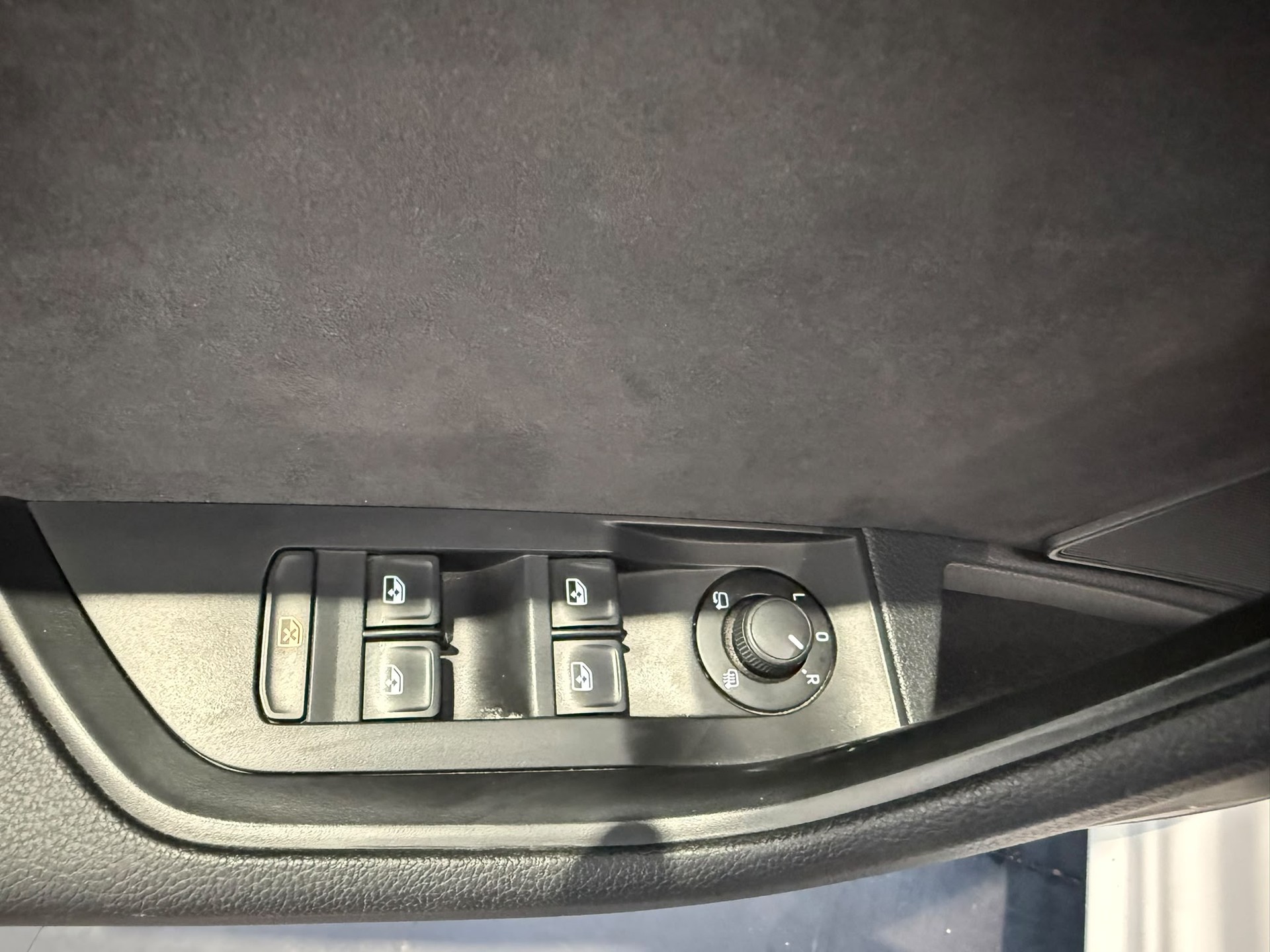 SKODA Superb Combi 2.0 TSI Ambition DSG 4x4-image-14