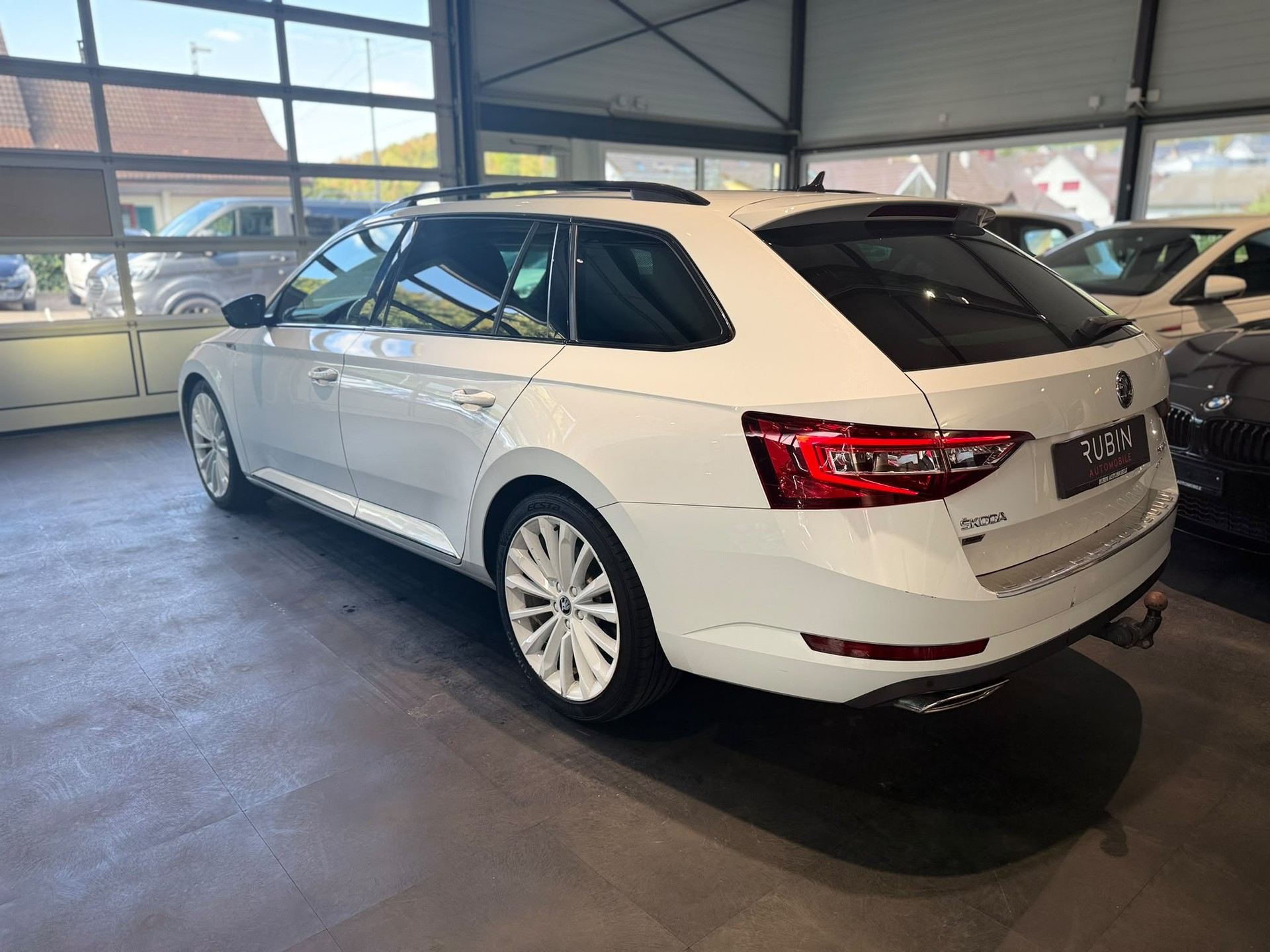 SKODA Superb Combi 2.0 TSI Ambition DSG 4x4-image-1