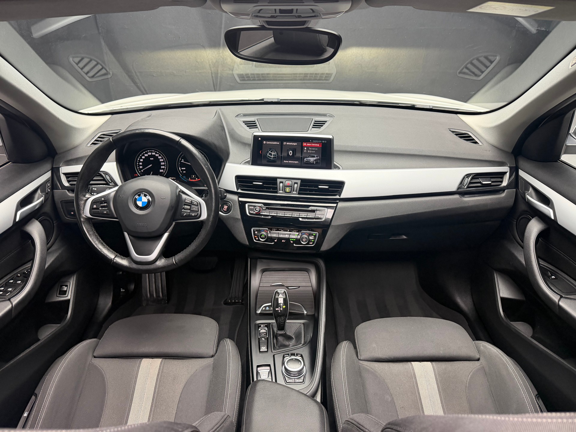BMW X1 xDrive 20d Travel Edition • Facelift • Panorama-image-7