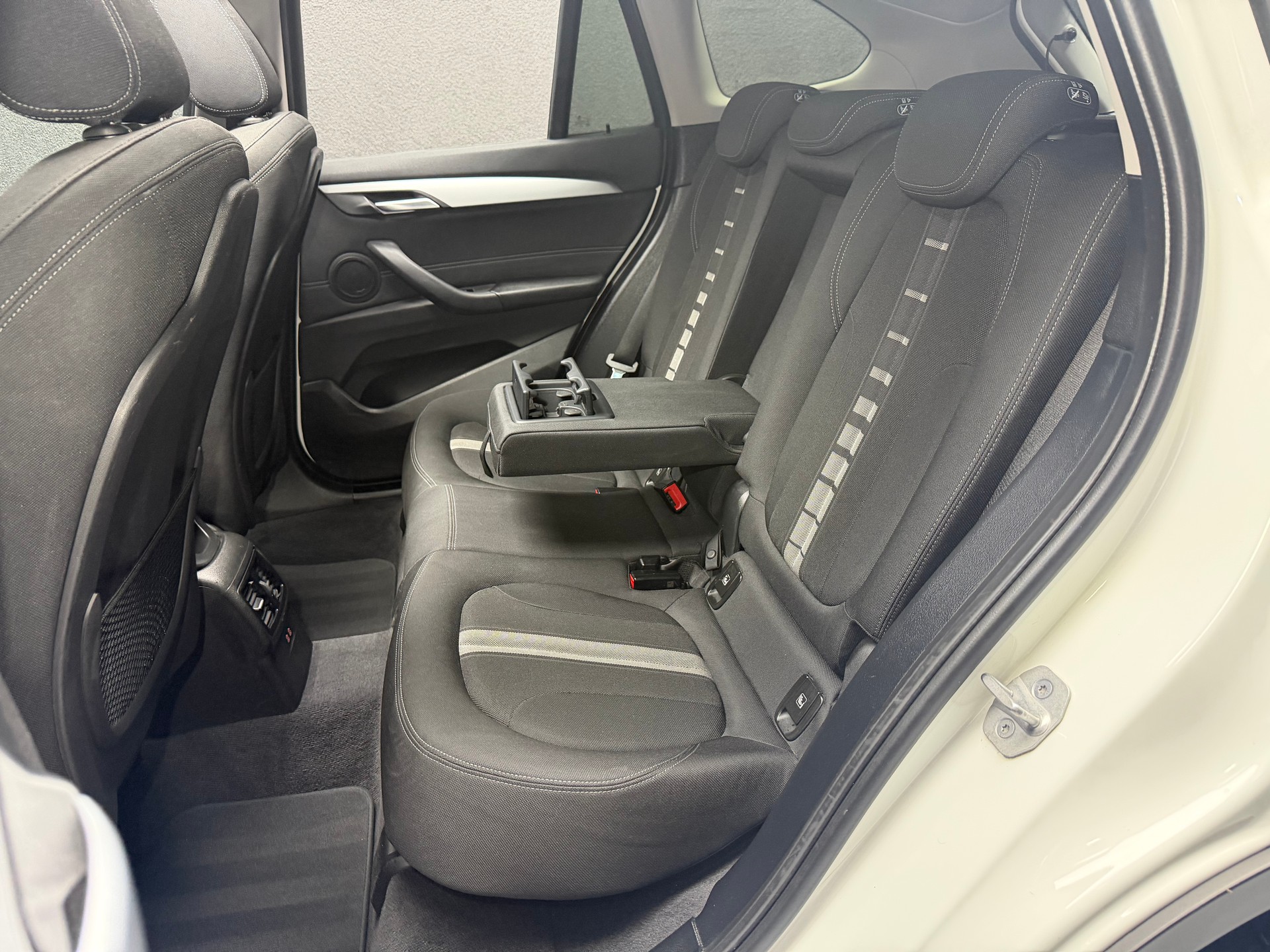 BMW X1 xDrive 20d Travel Edition • Facelift • Panorama-image-10