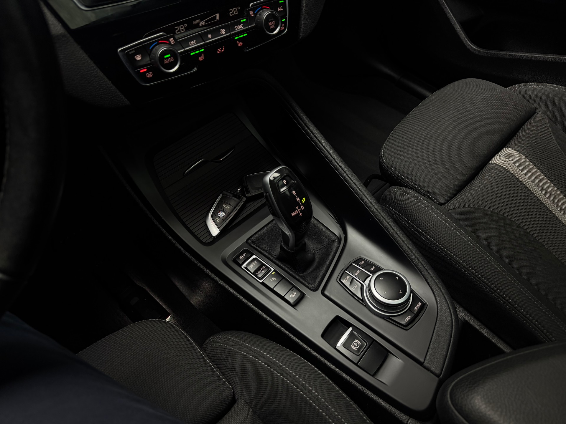 BMW X1 xDrive 20d Travel Edition • Facelift • Panorama-image-13
