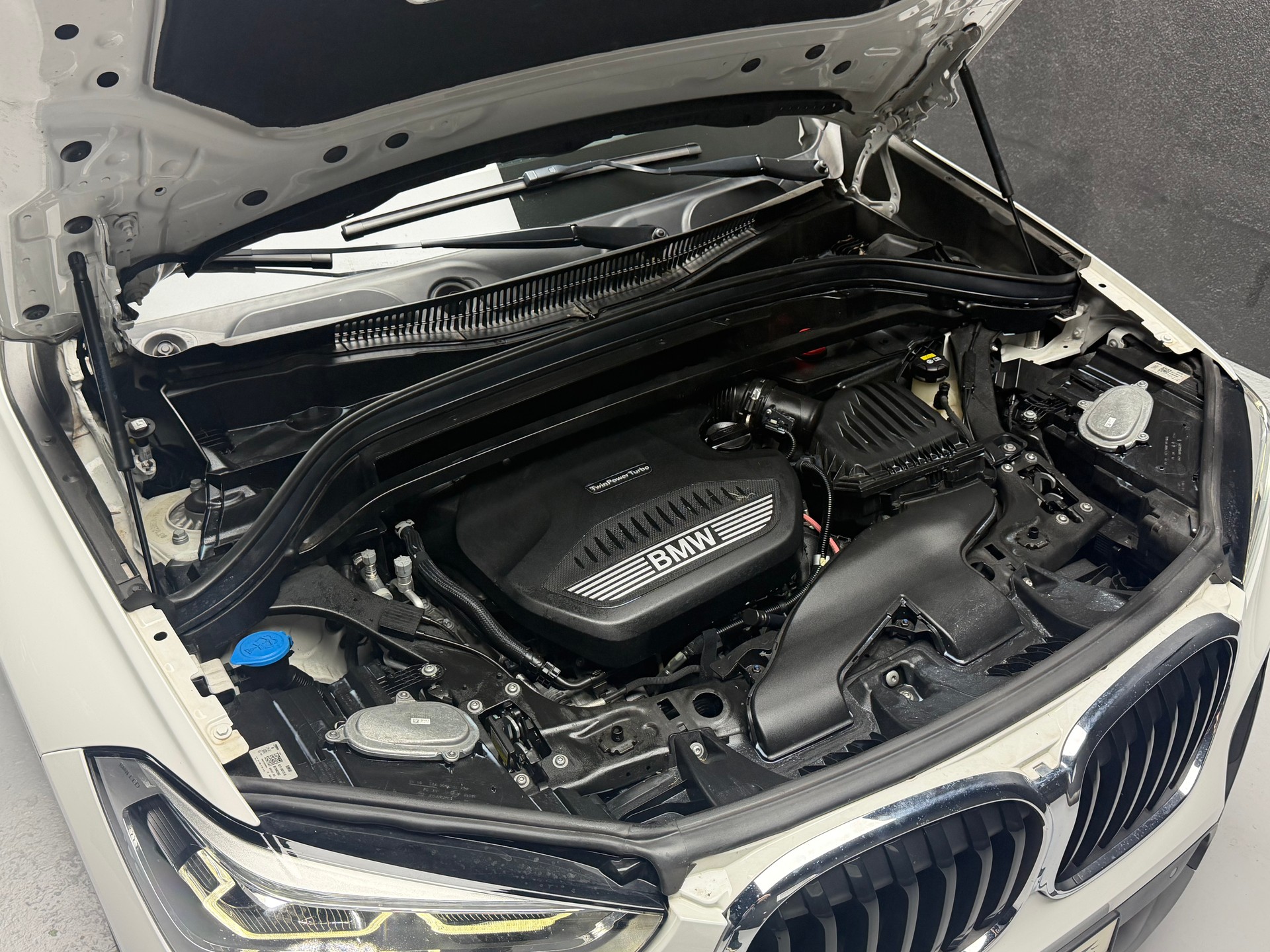 BMW X1 xDrive 20d Travel Edition • Facelift • Panorama-image-11