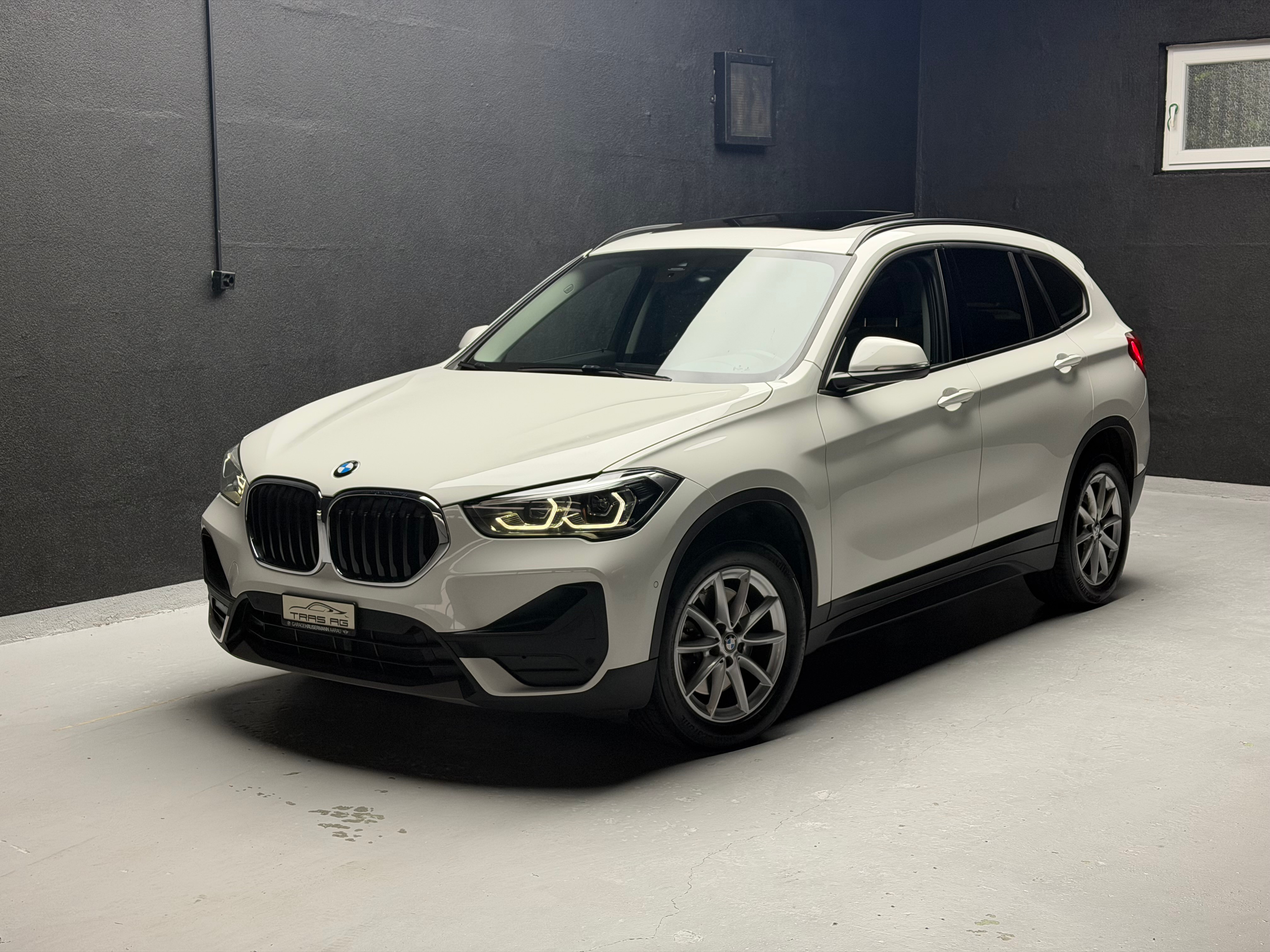 BMW X1 xDrive 20d Travel Edition • Facelift • Panorama — slika 1