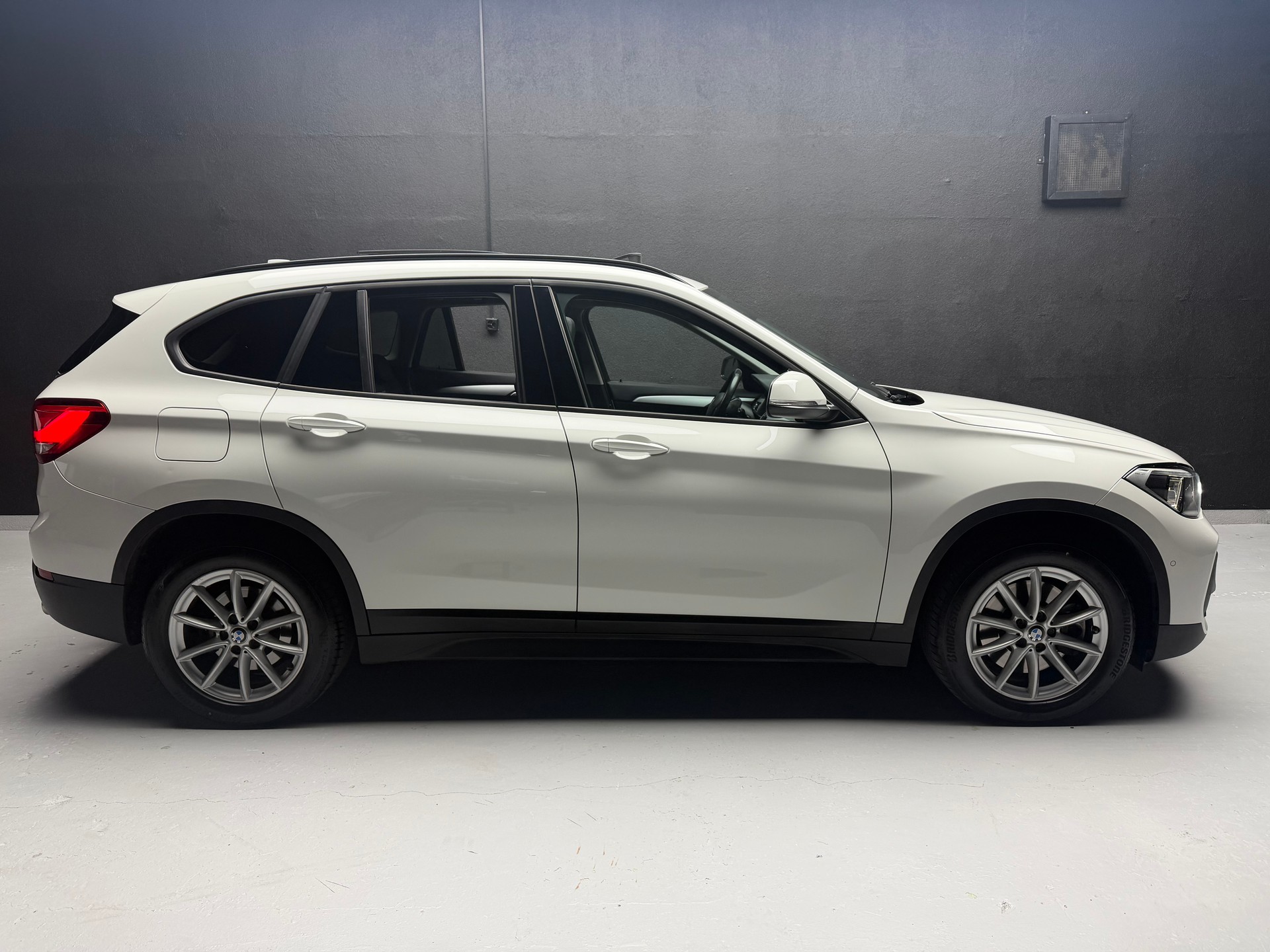 BMW X1 xDrive 20d Travel Edition • Facelift • Panorama-image-4