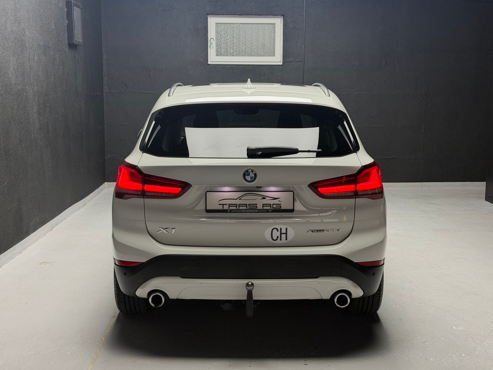 BMW X1 xDrive 20d Travel Edition • Facelift • Panorama-image-3