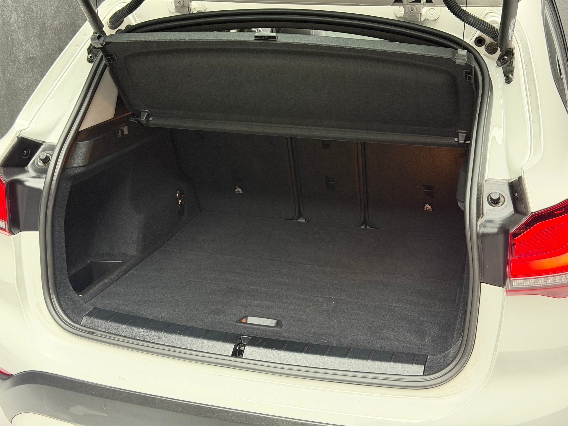 BMW X1 xDrive 20d Travel Edition • Facelift • Panorama-image-11