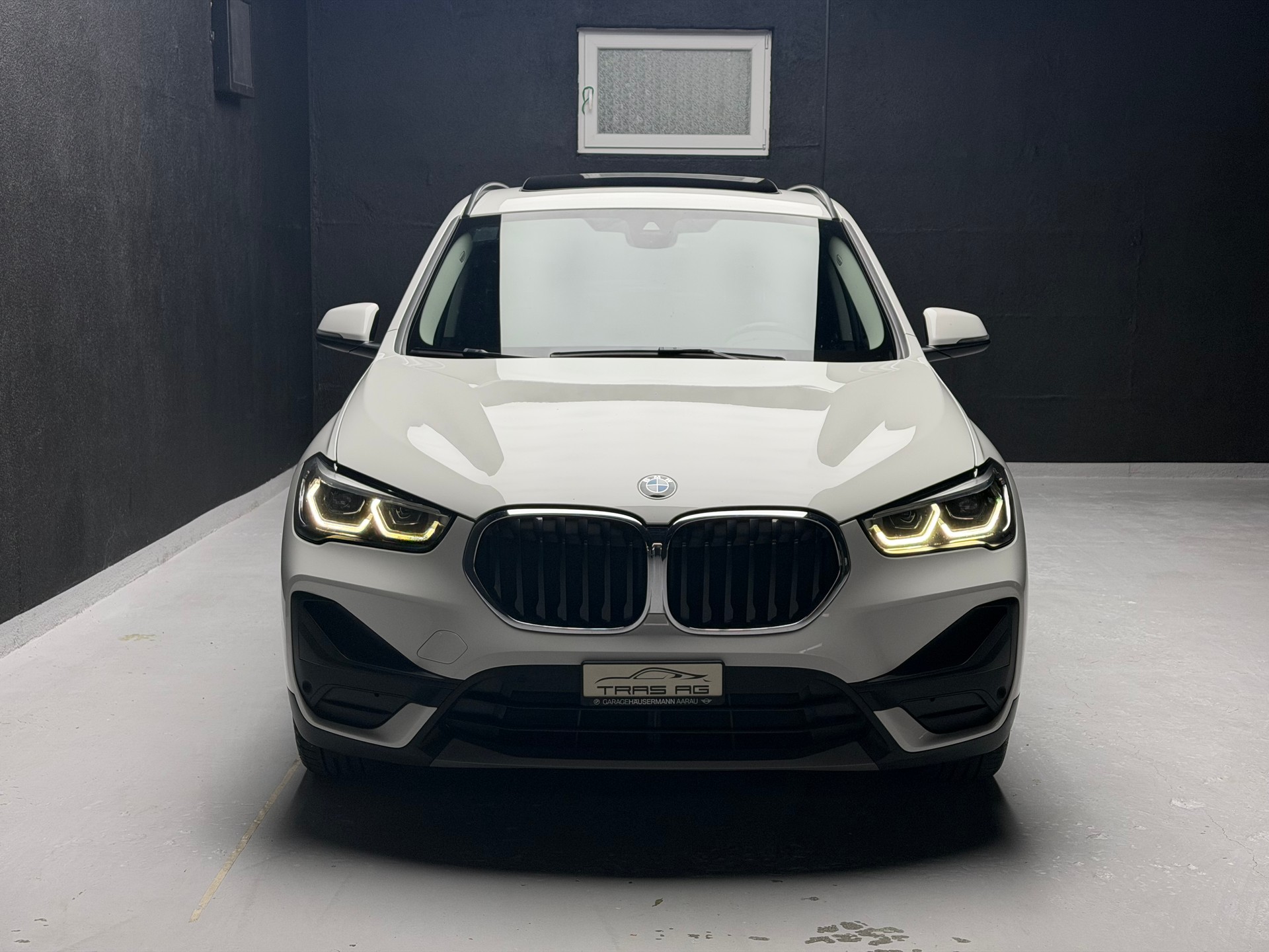 BMW X1 xDrive 20d Travel Edition • Facelift • Panorama-image-2
