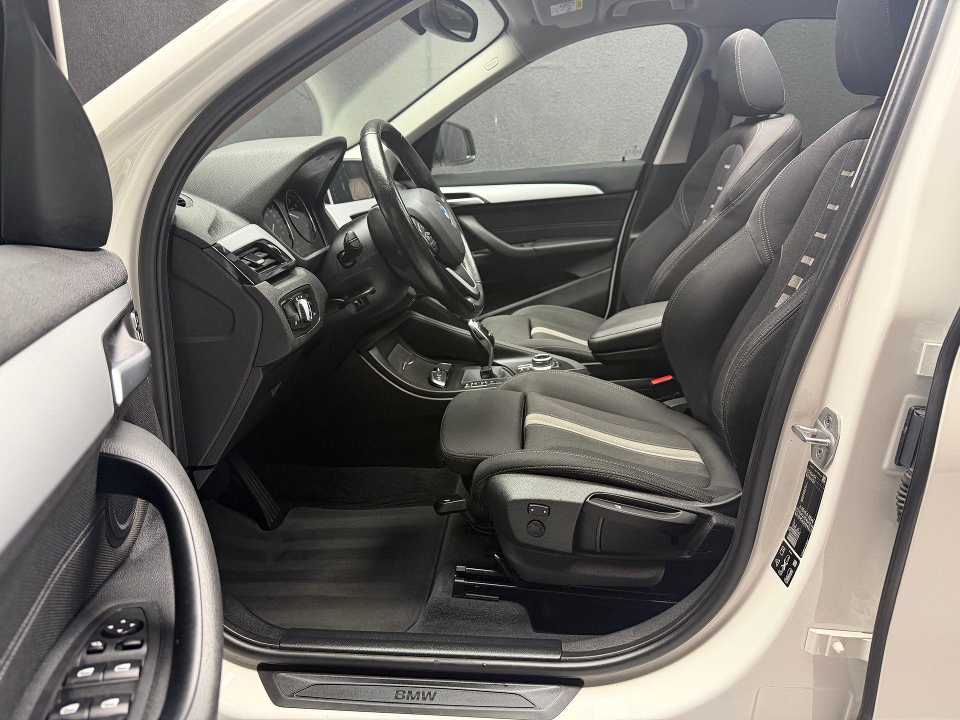 BMW X1 xDrive 20d Travel Edition • Facelift • Panorama-image-5