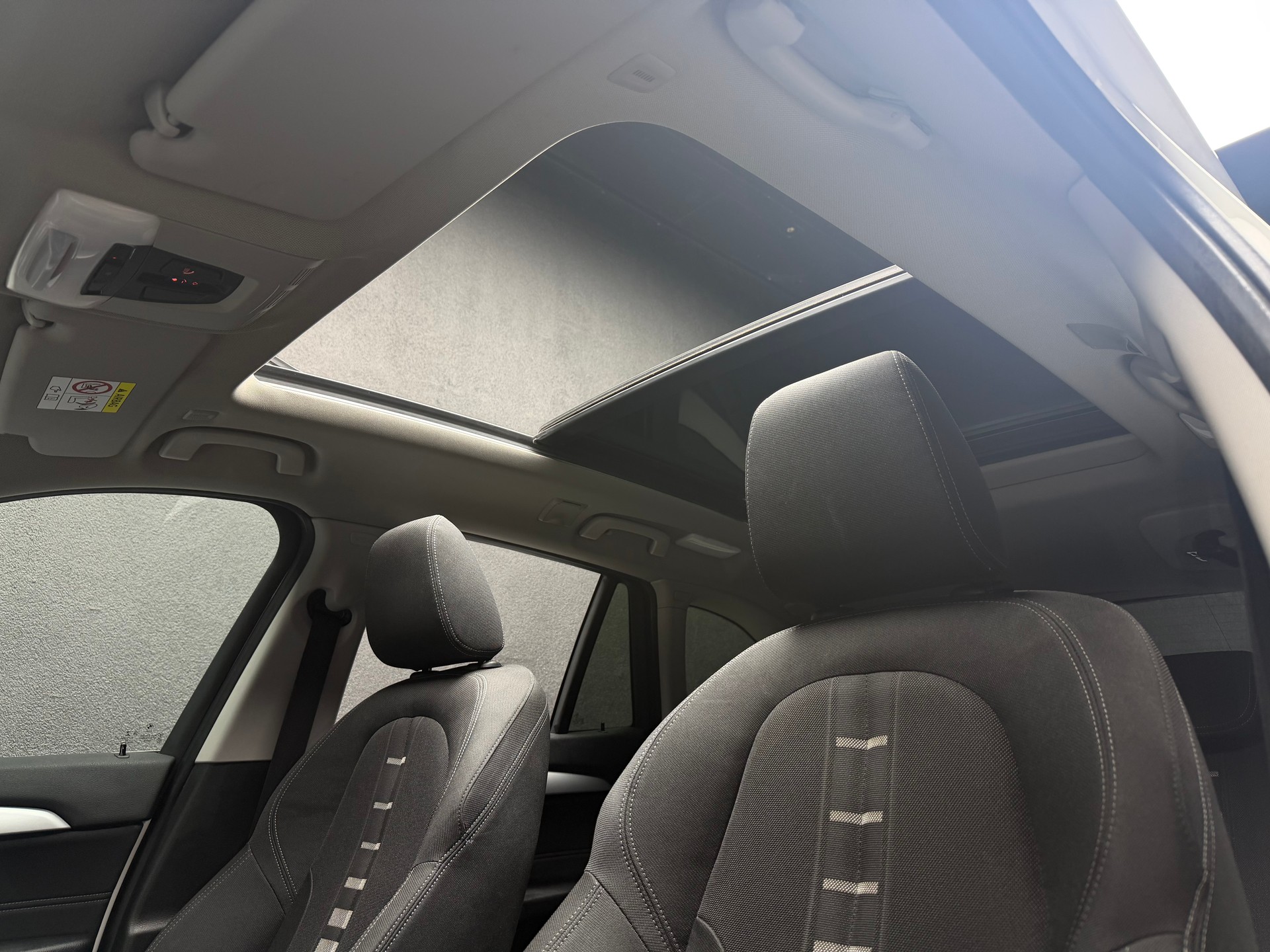 BMW X1 xDrive 20d Travel Edition • Facelift • Panorama-image-9