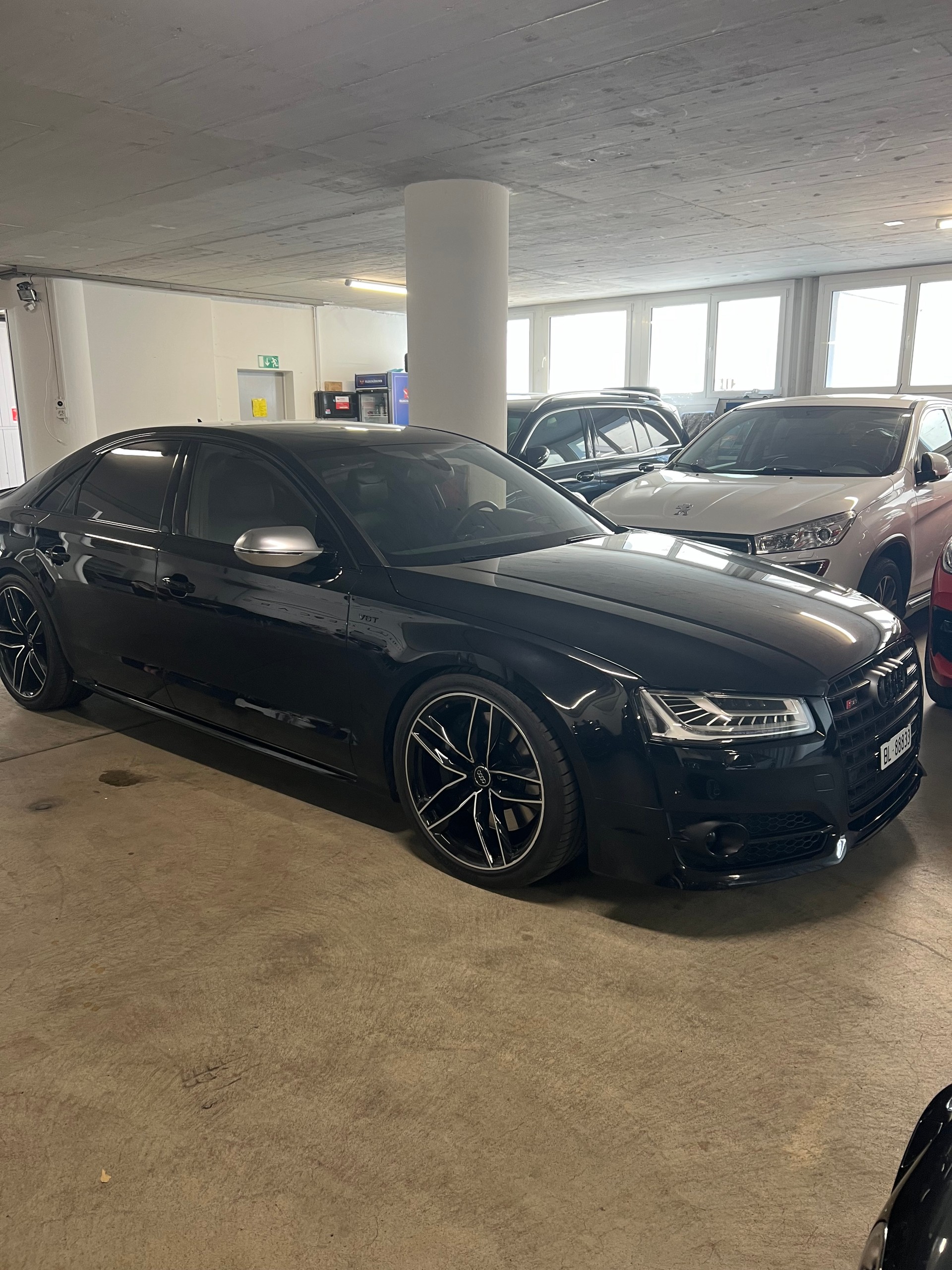 AUDI 4.0 V8 TFSI quattro T-Tronic-image-1