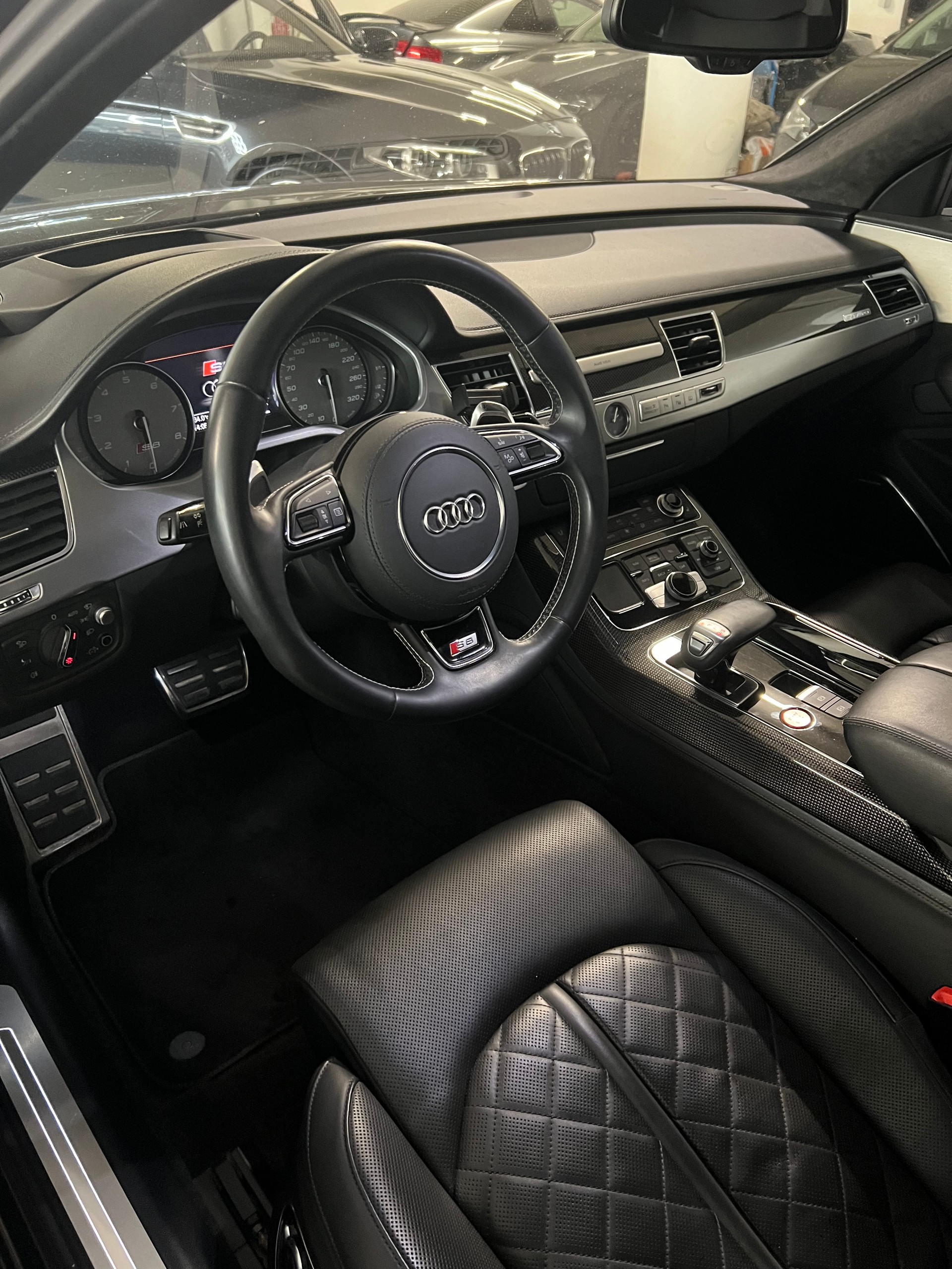 AUDI 4.0 V8 TFSI quattro T-Tronic-image-2