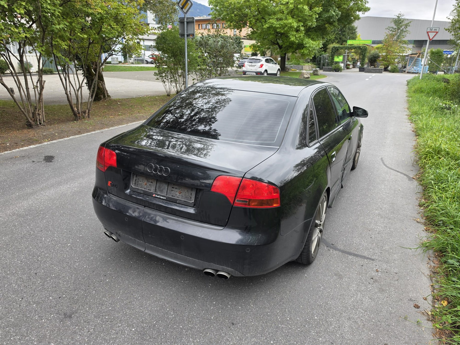 AUDI 4.2 V8 quattro-image-3