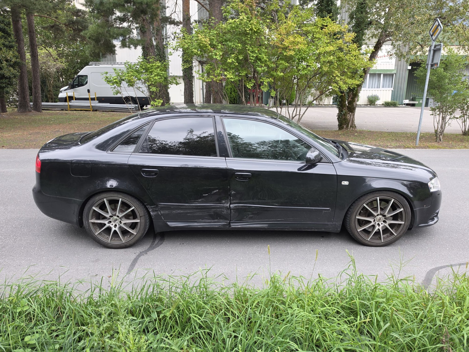 AUDI 4.2 V8 quattro-image-2