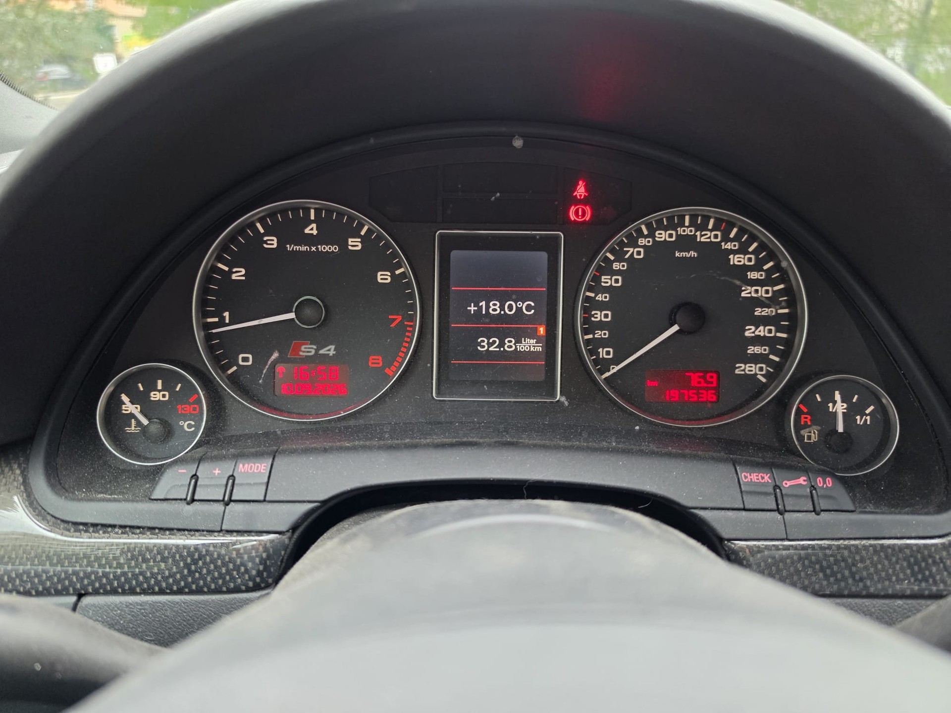 AUDI 4.2 V8 quattro-image-5