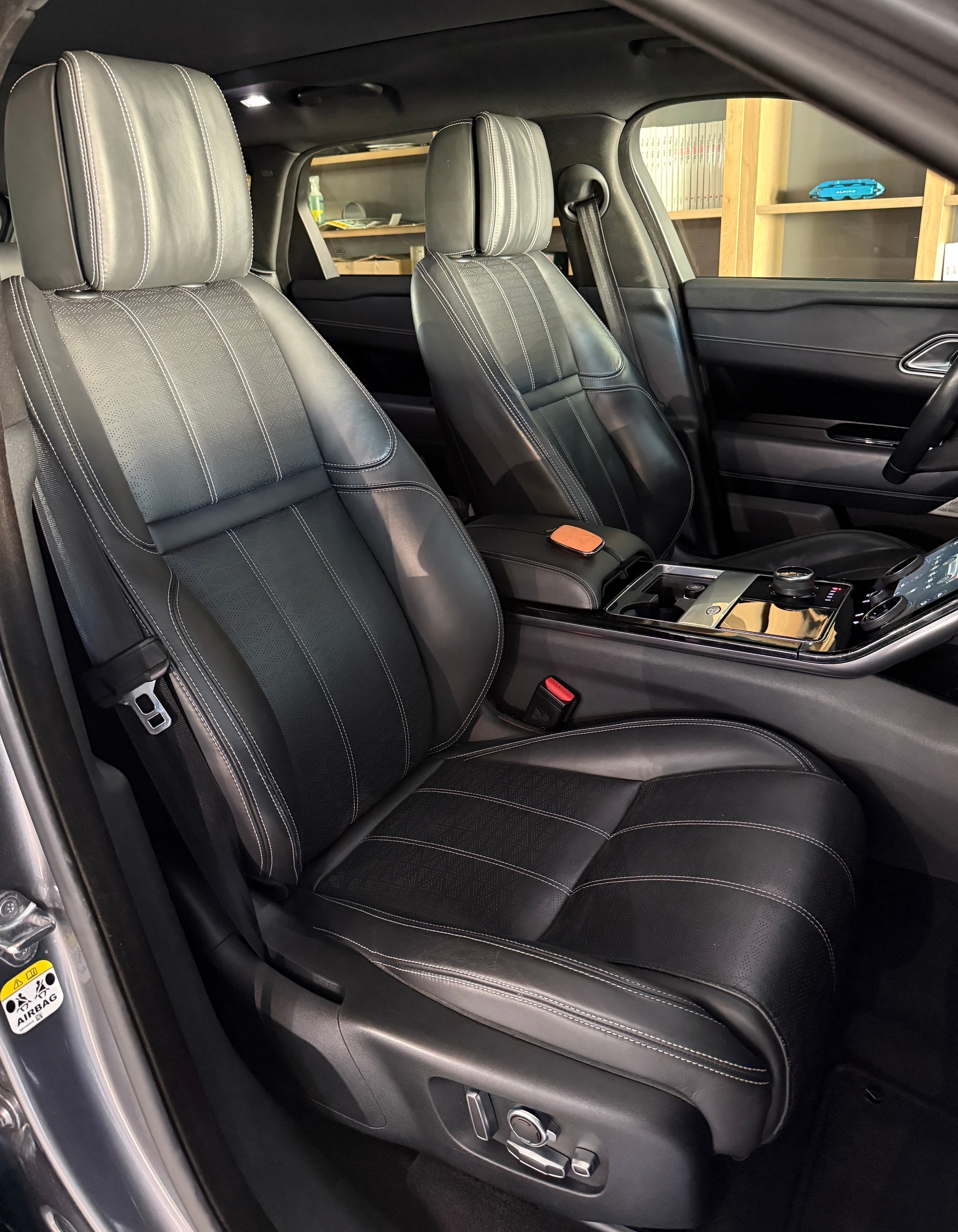 LAND ROVER Range Rover Velar R-Dynamic D 300 HSE Automatic-image-11