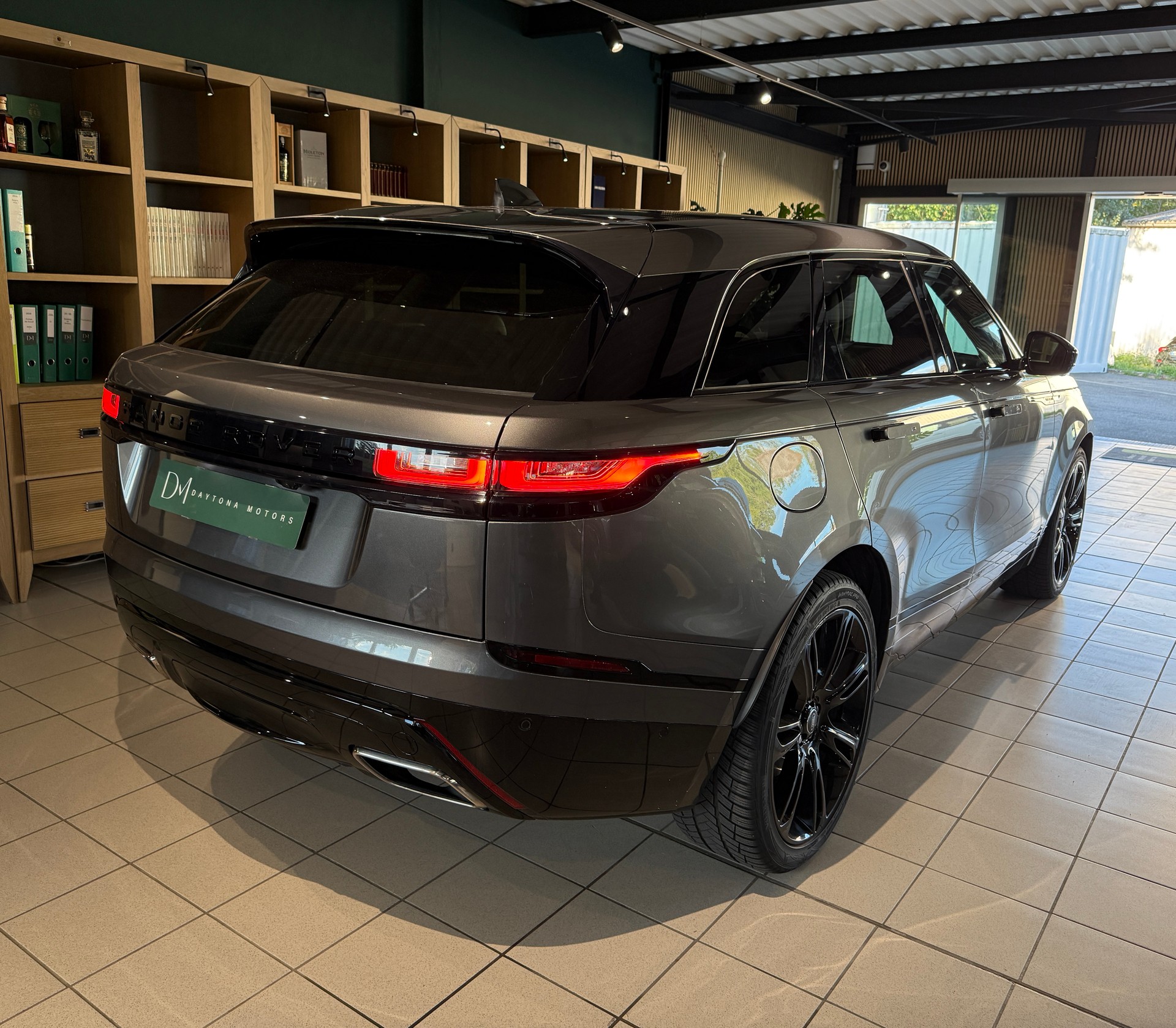 LAND ROVER Range Rover Velar R-Dynamic D 300 HSE Automatic-image-2