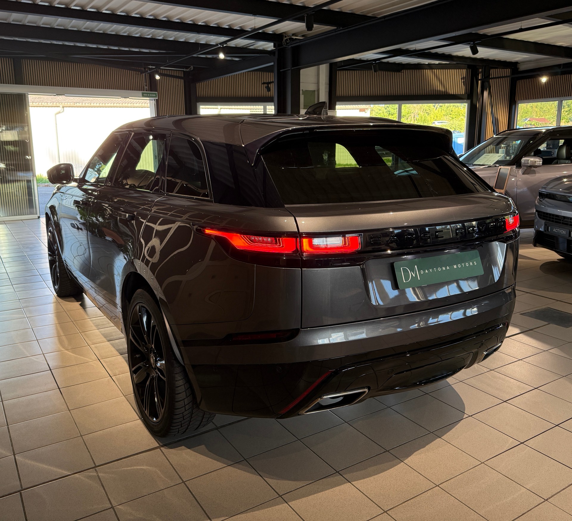 LAND ROVER Range Rover Velar R-Dynamic D 300 HSE Automatic-image-3