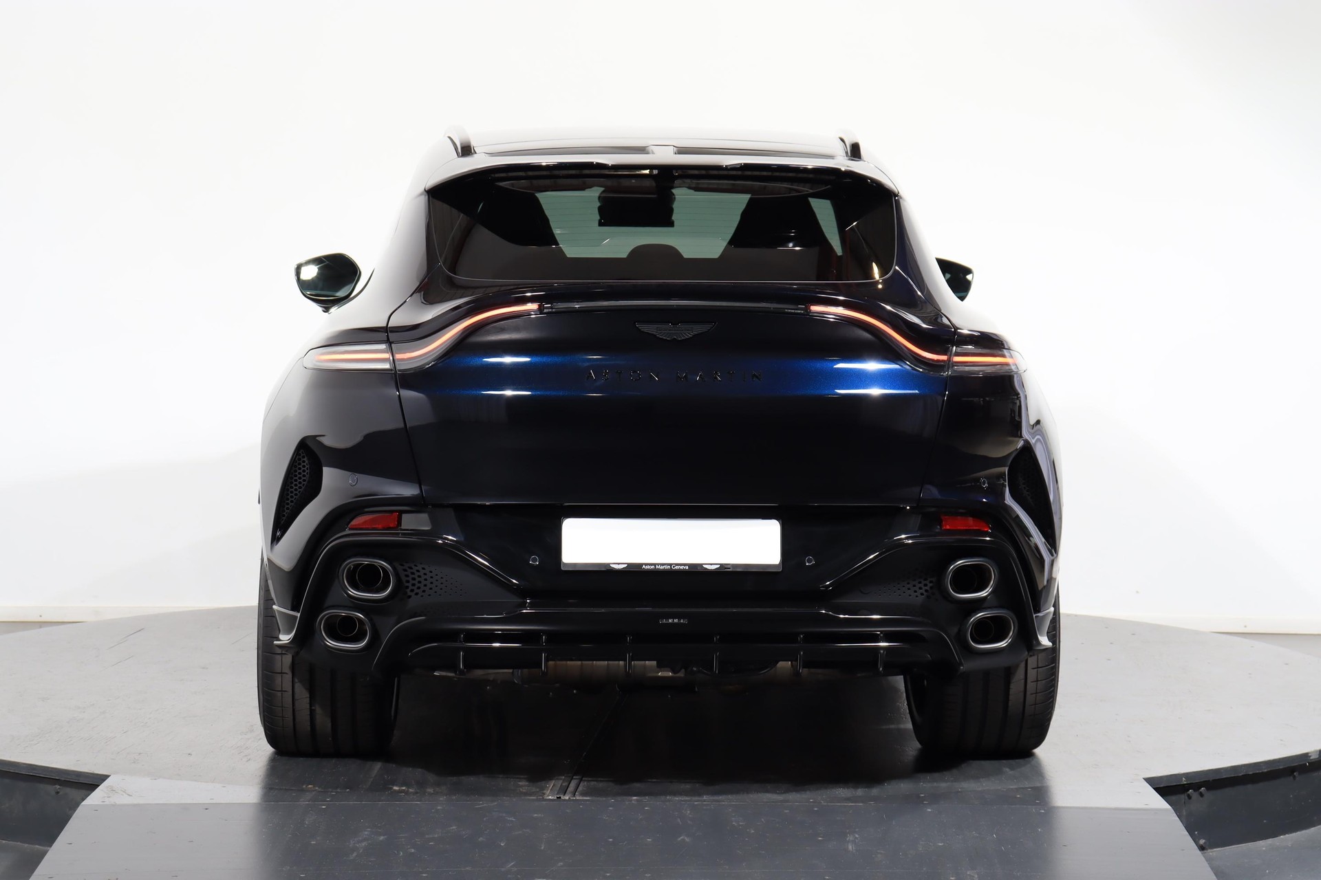 ASTON MARTIN DBX S 4.0 V8 Bi-Turbo-image-2