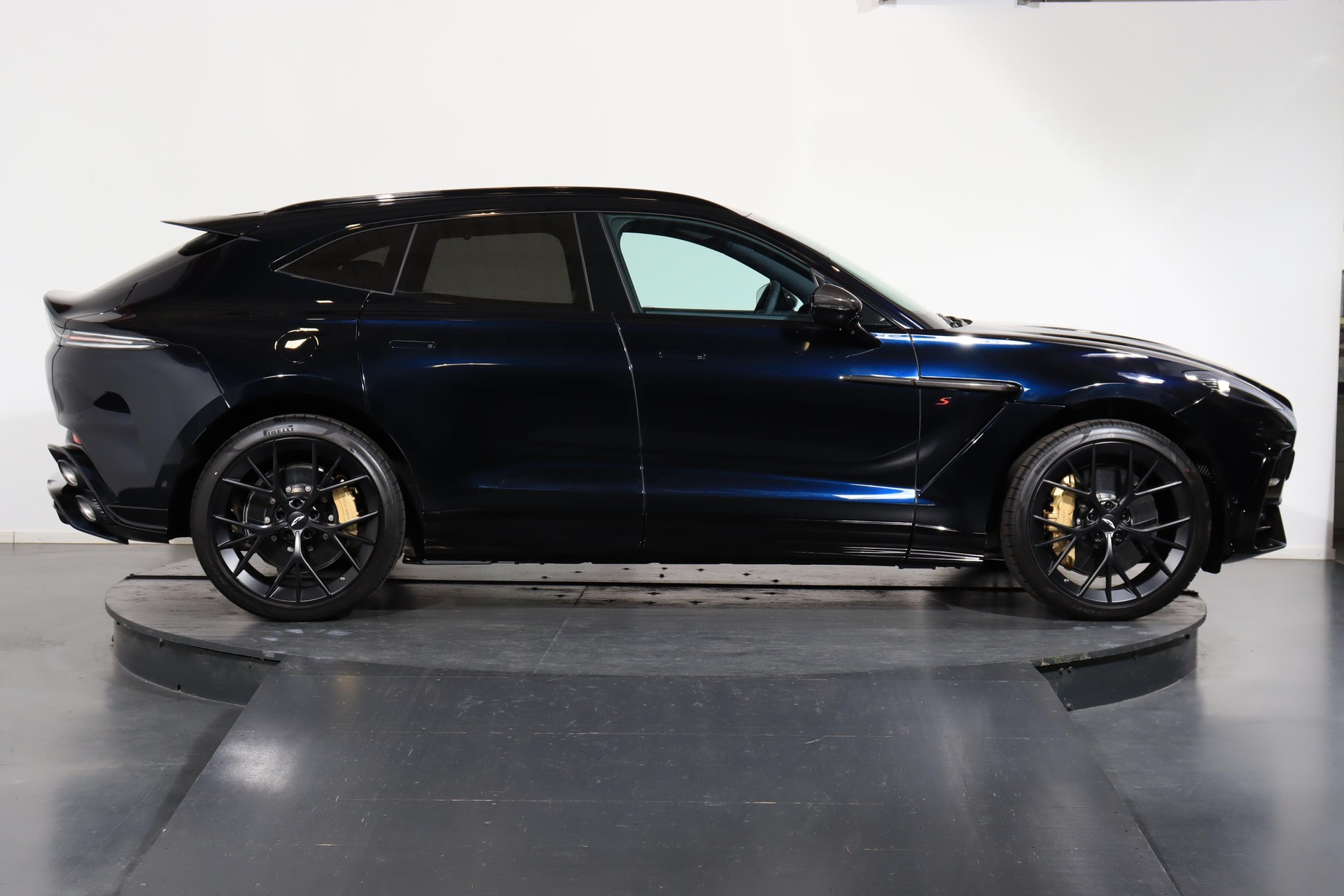 ASTON MARTIN DBX S 4.0 V8 Bi-Turbo-image-1