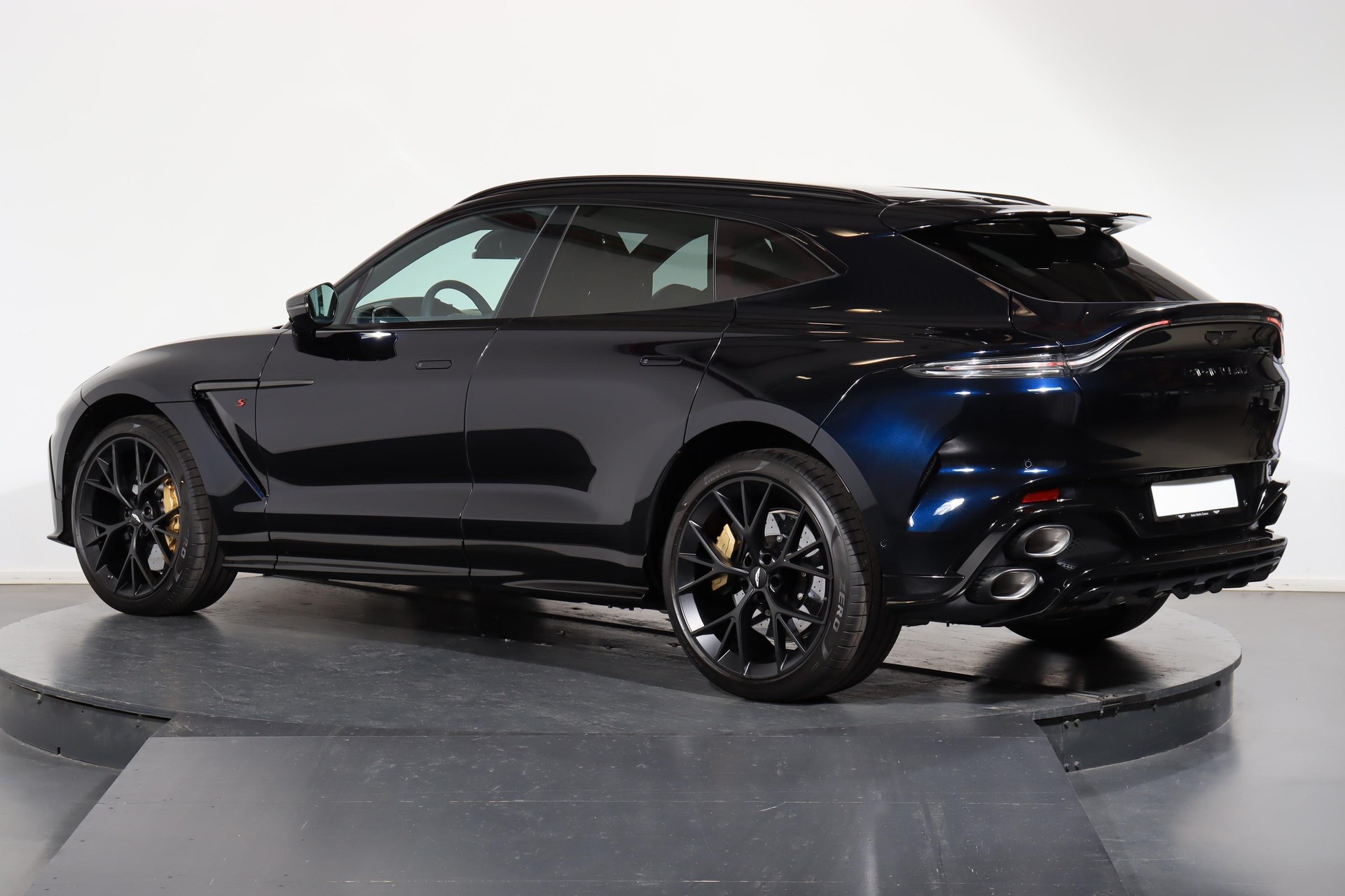 ASTON MARTIN DBX S 4.0 V8 Bi-Turbo-image-3