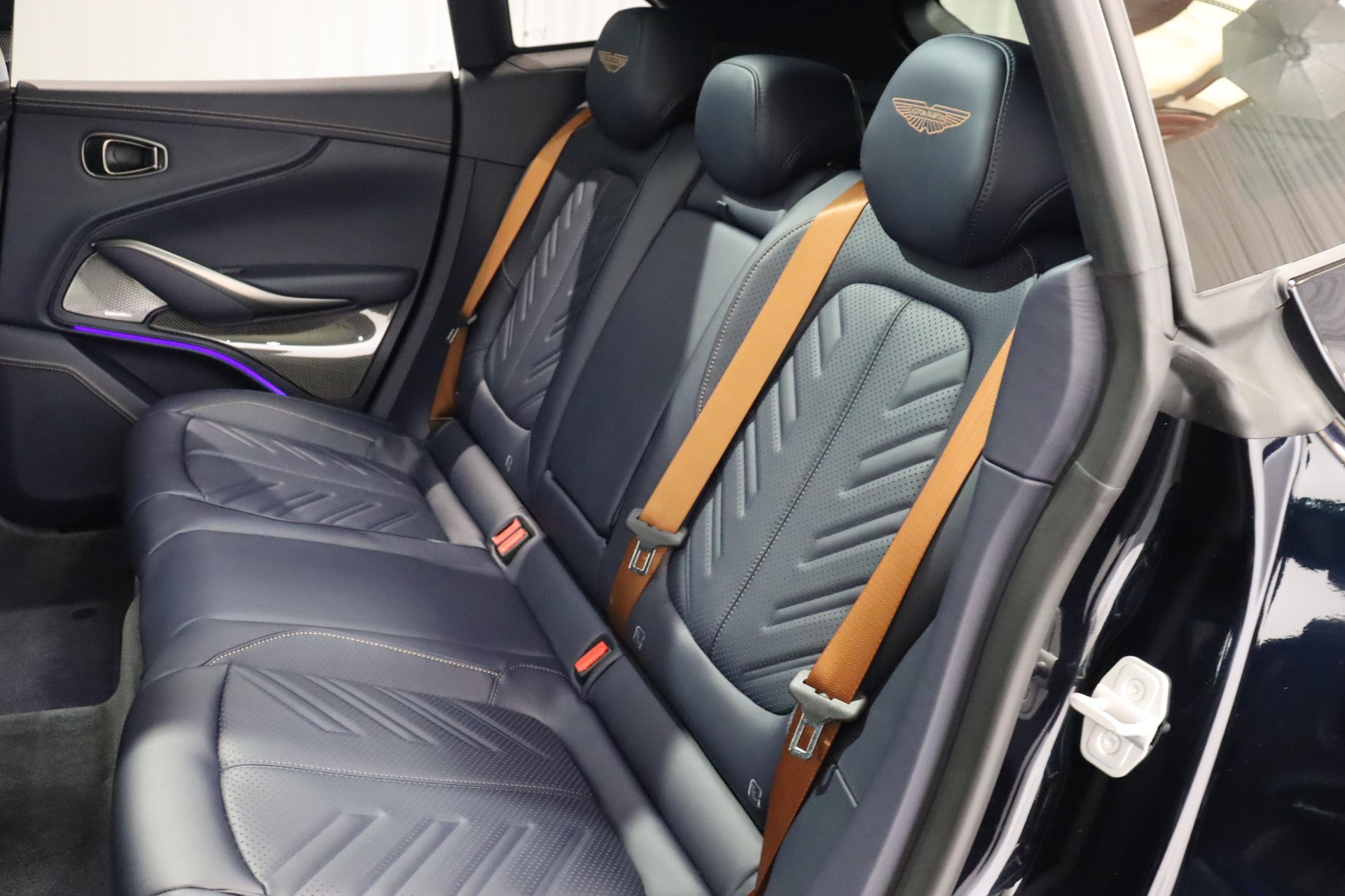 ASTON MARTIN DBX S 4.0 V8 Bi-Turbo-image-8