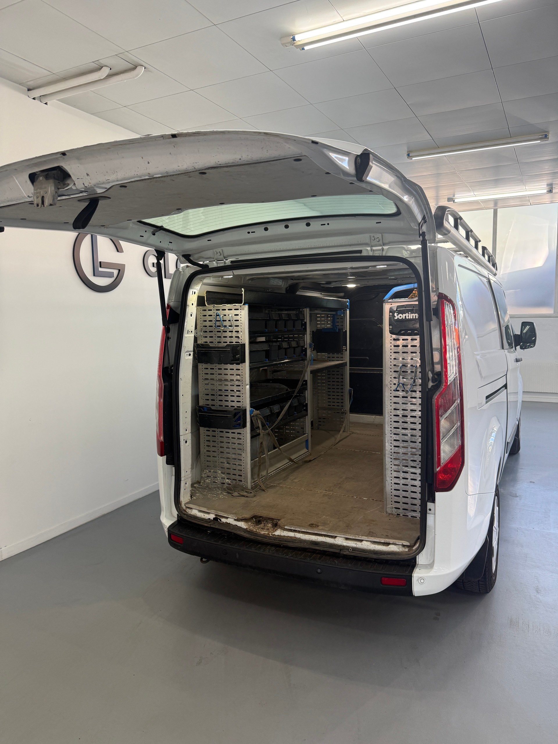 FORD Transit Custom Van 320 L2H1 Trend A-image-12