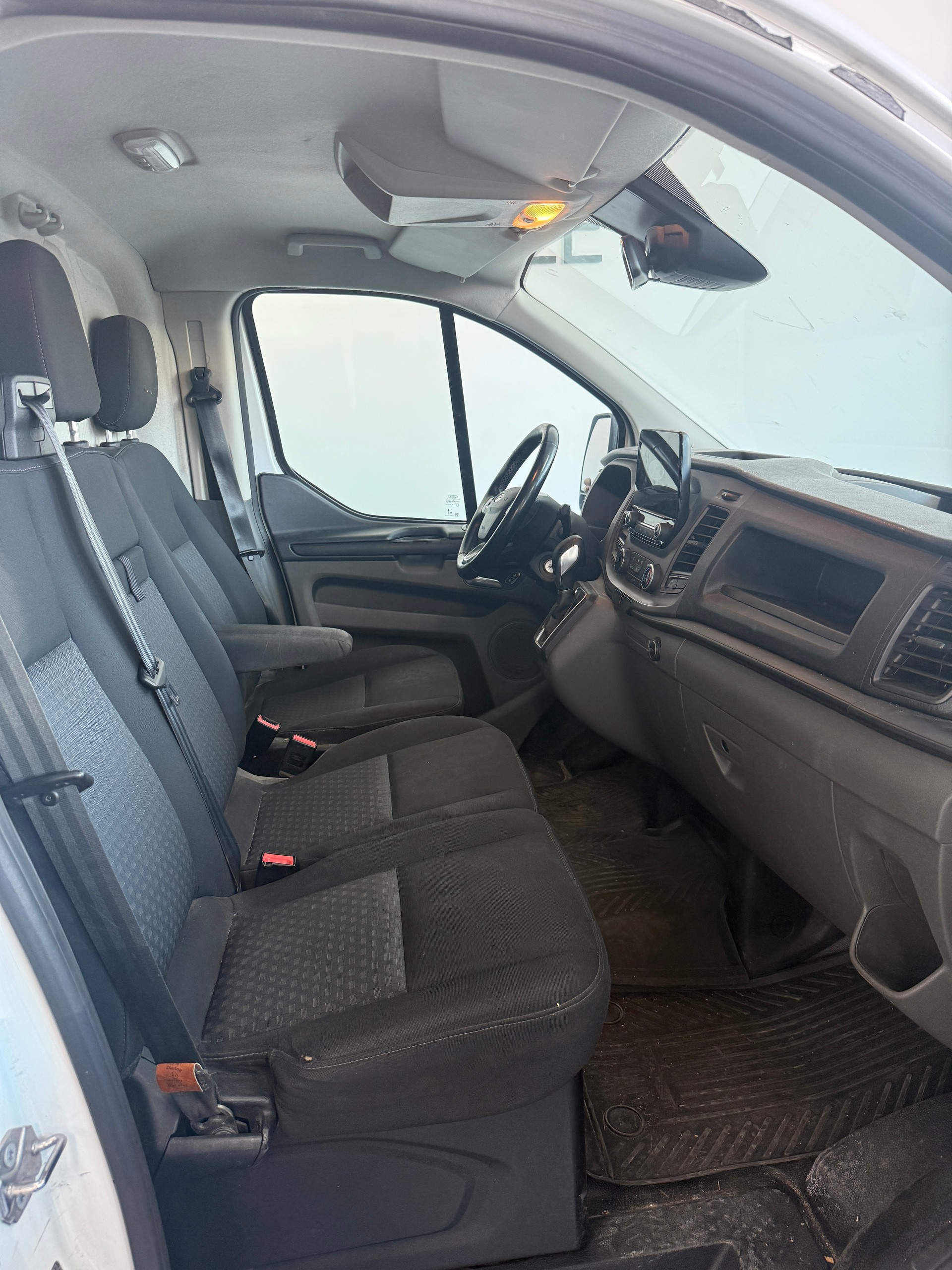 FORD Transit Custom Van 320 L2H1 Trend A-image-11