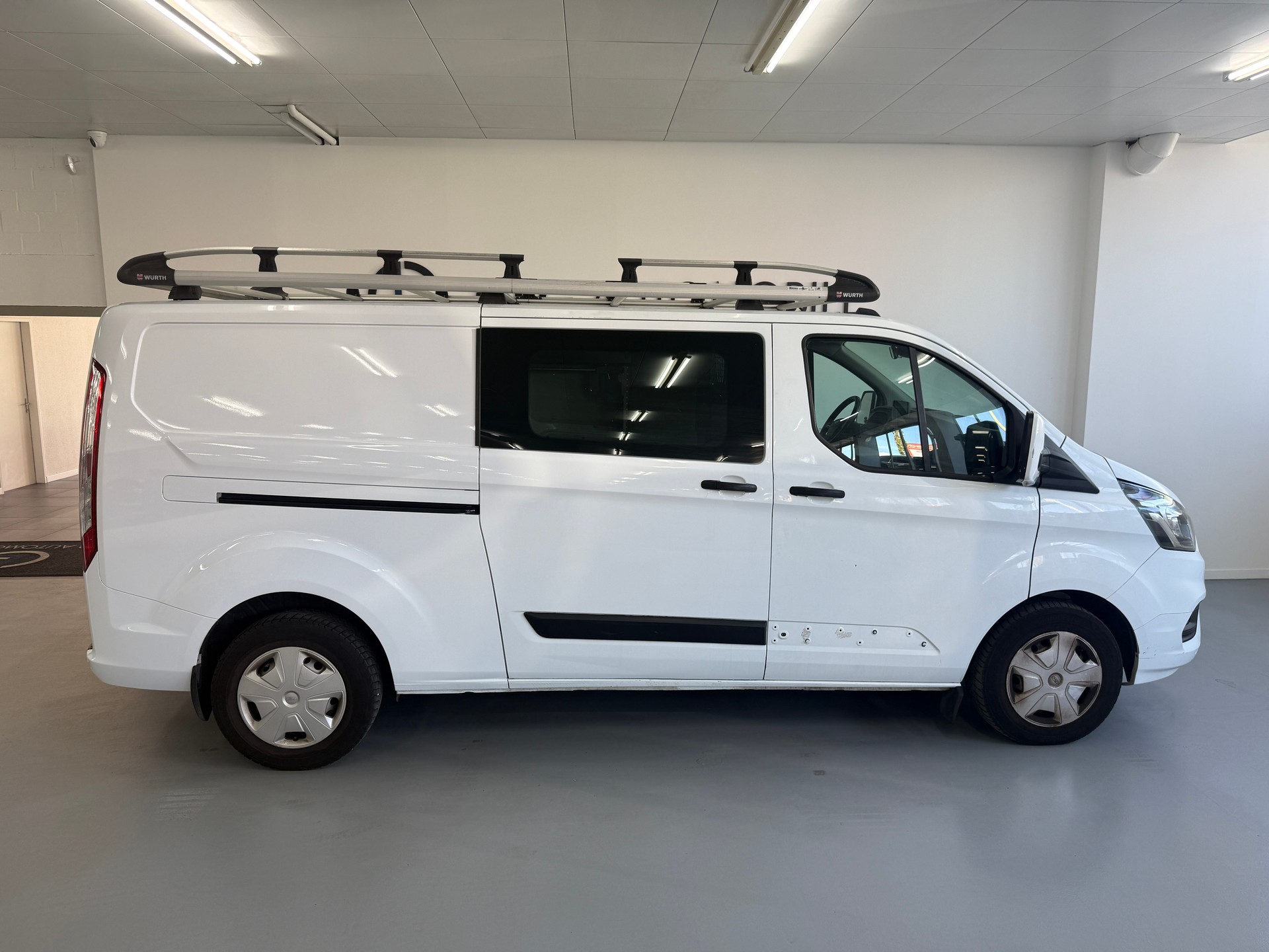 FORD Transit Custom Van 320 L2H1 Trend A-image-4
