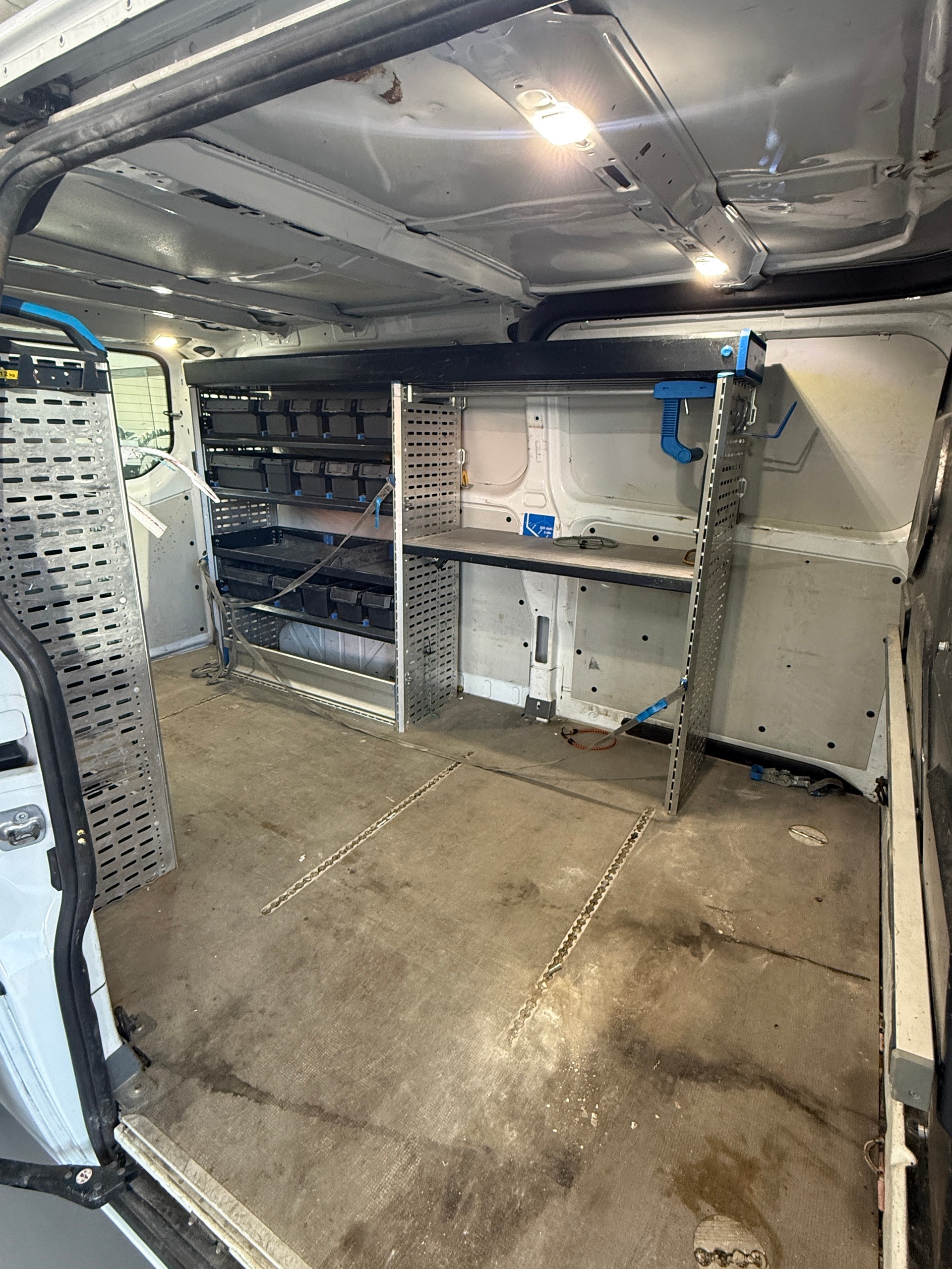 FORD Transit Custom Van 320 L2H1 Trend A-image-14