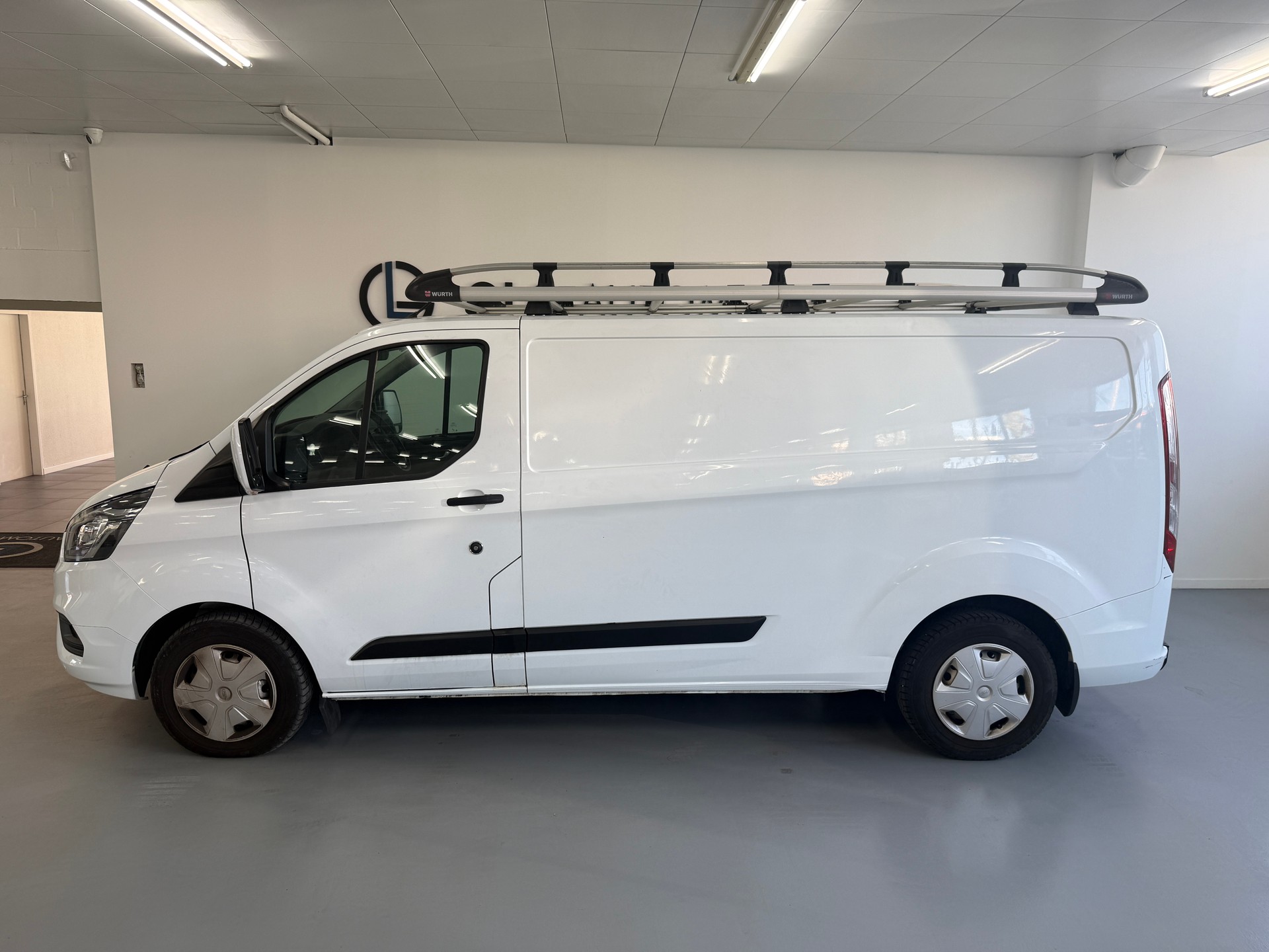 FORD Transit Custom Van 320 L2H1 Trend A-showroom-element-2