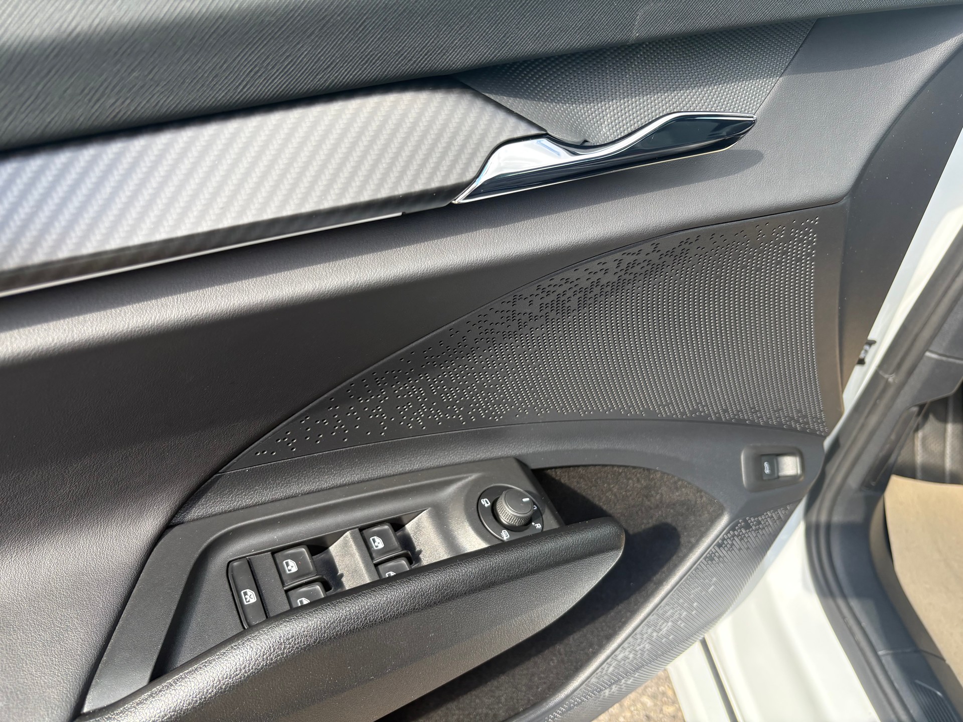 SKODA Enyaq iV 80 SportLine Ultra-image-17