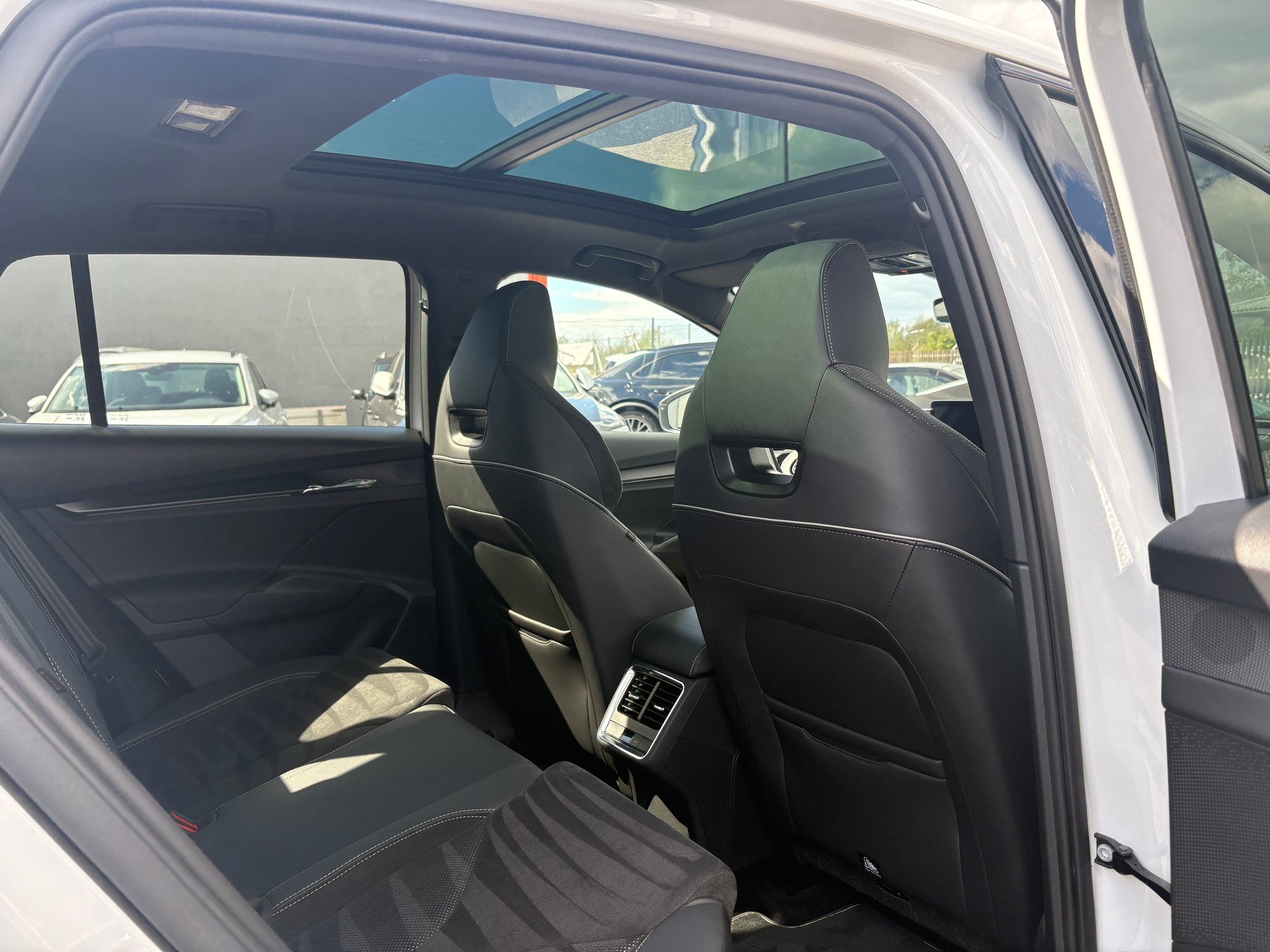 SKODA Enyaq iV 80 SportLine Ultra-image-15