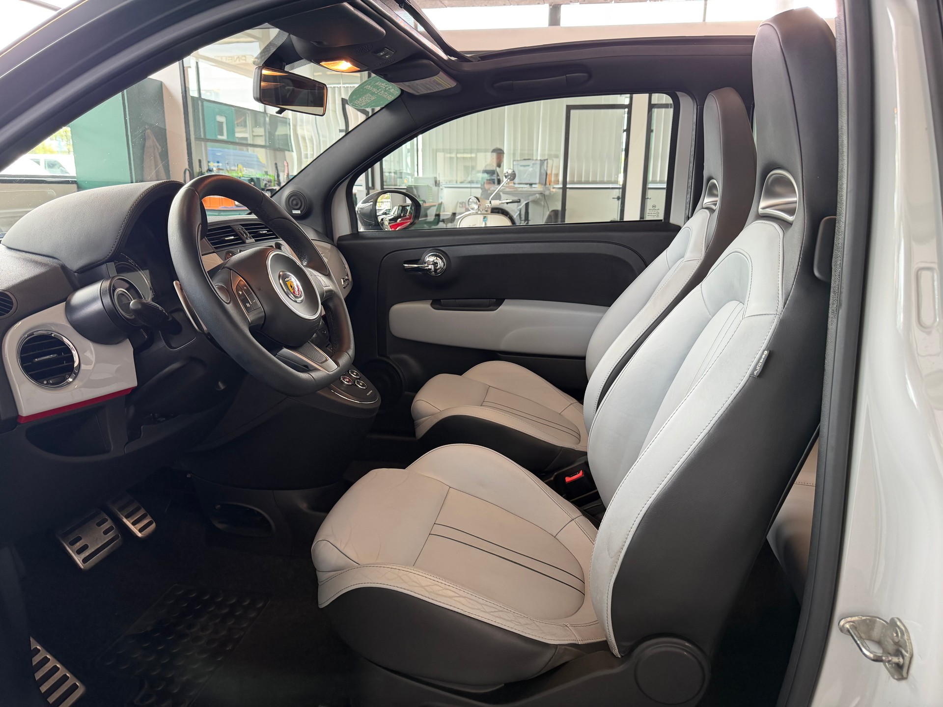 FIAT 500C 1.4 16V Turbo Abarth Dualogic-image-15