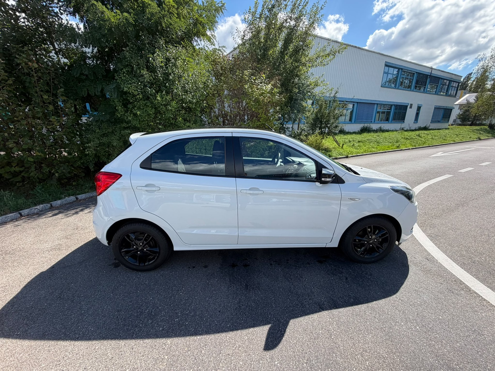 FORD 1.2 Ti-VCT 85 Black Edition-image-1
