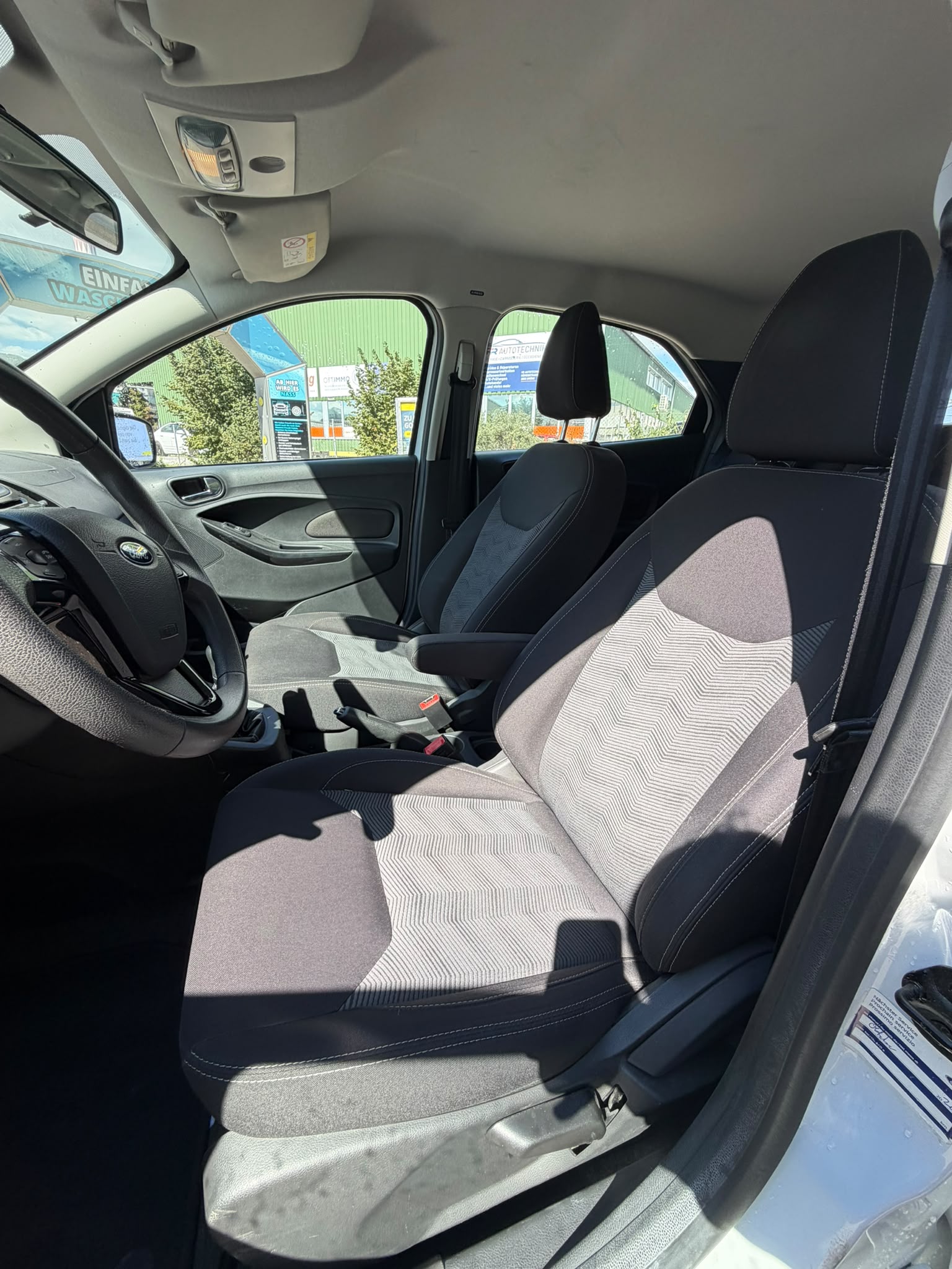 FORD 1.2 Ti-VCT 85 Black Edition-image-2